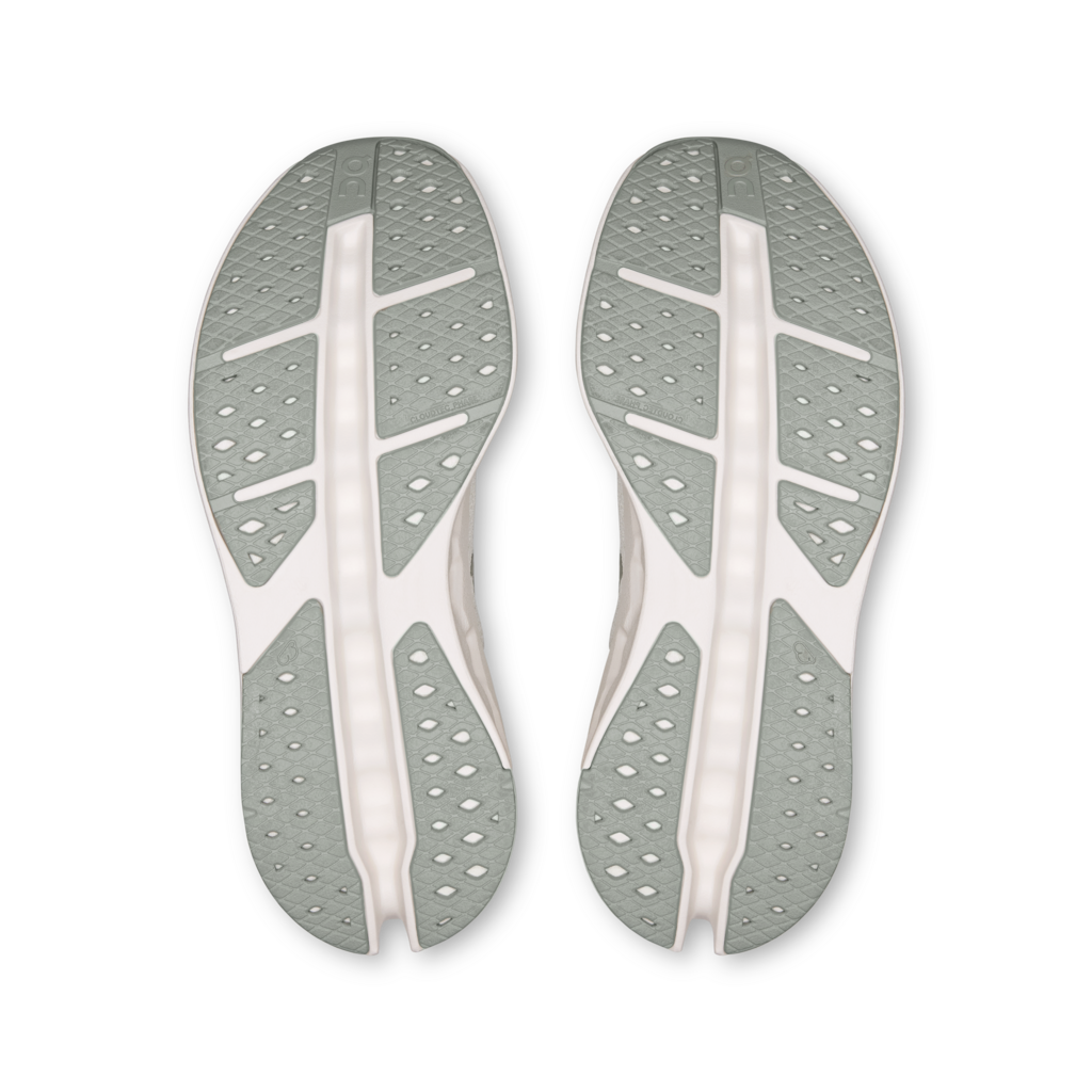 Women's On Cloudsurfer Max Running Shoe in Iceberg | Ivory