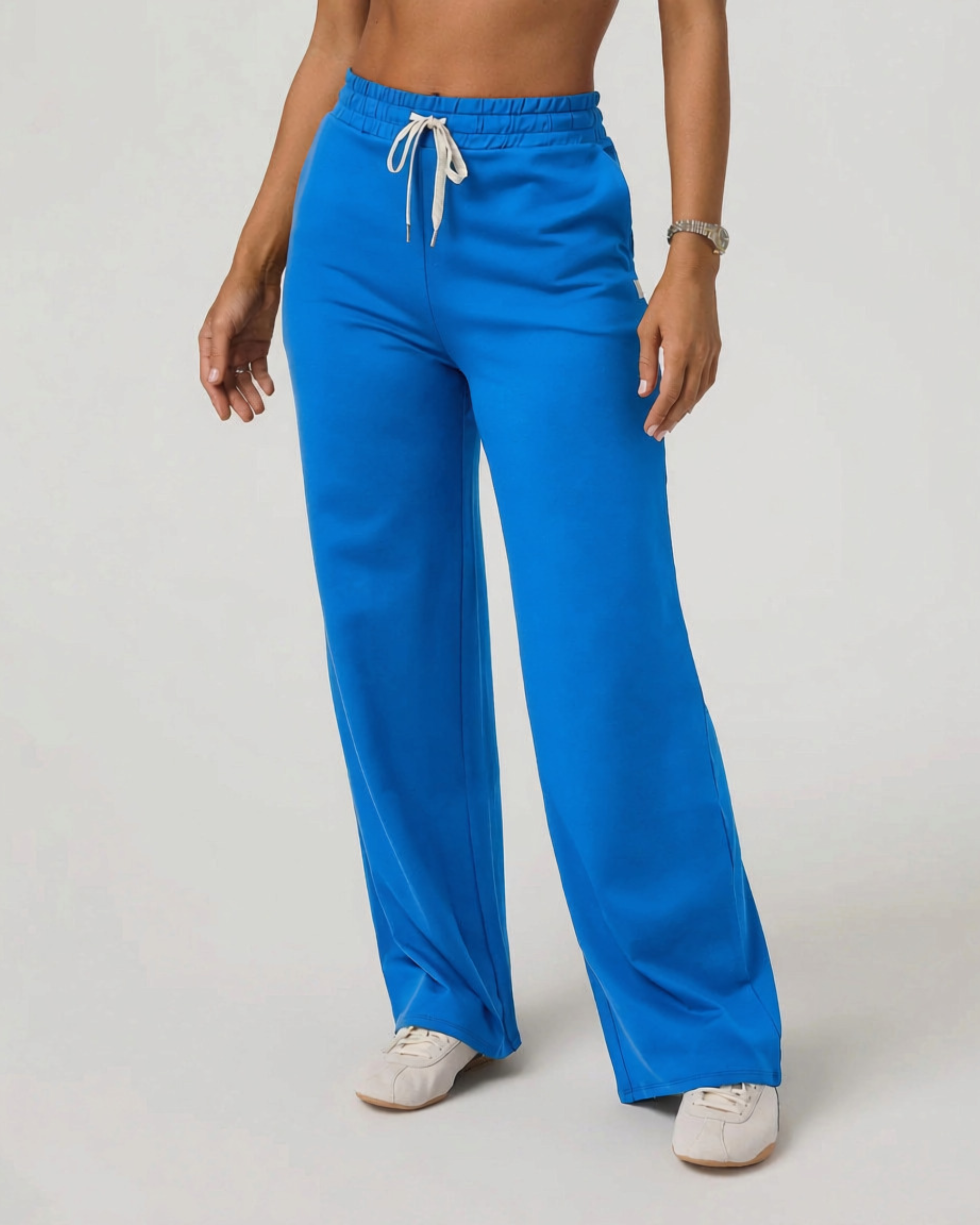 vuori Women's Halo Essential Wideleg Pant in Electric Blue