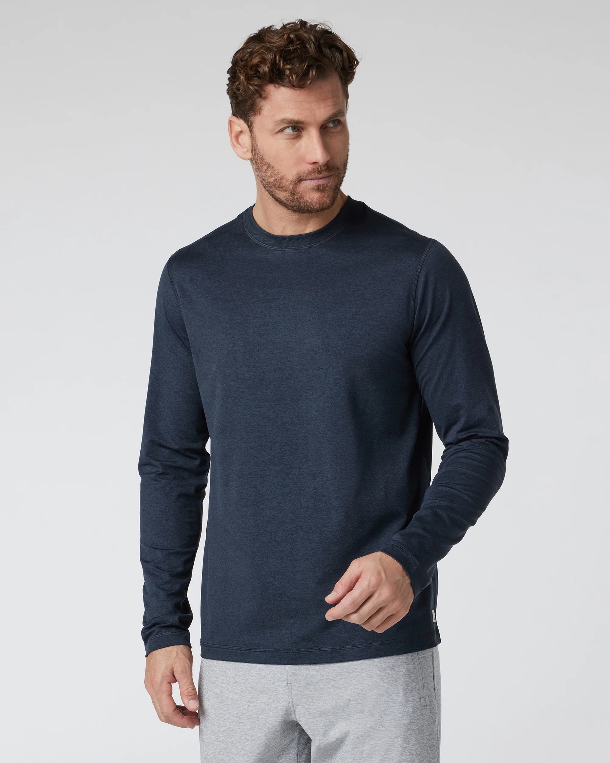 vuori Men's Long Sleeve Ponto Performance Tee in Midnight Heather