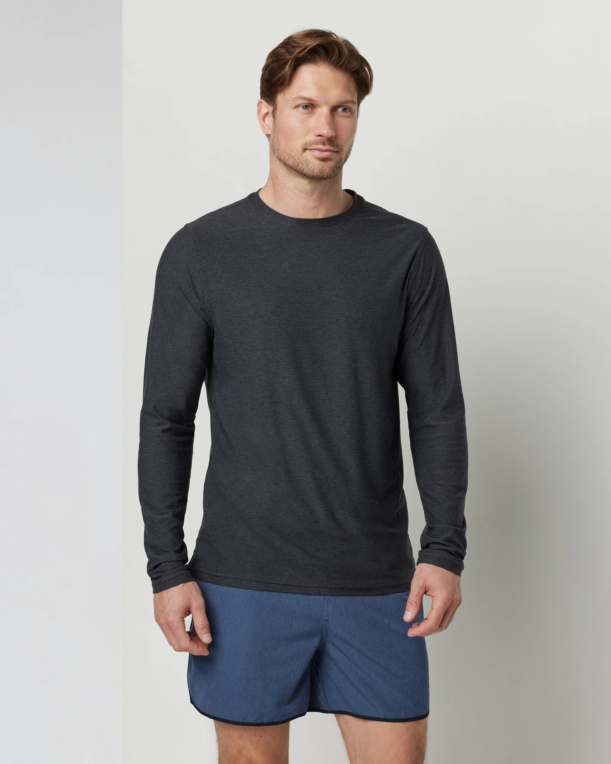vuori Men's Long Sleeve Strato Tech Tee in Charcoal Heather