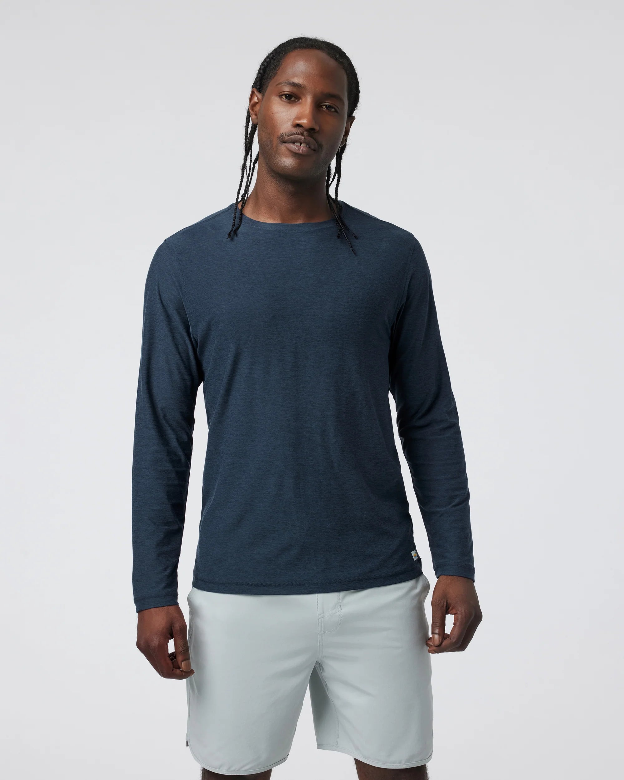 vuori Men's Long Sleeve Strato Tech Tee in Navy Heather