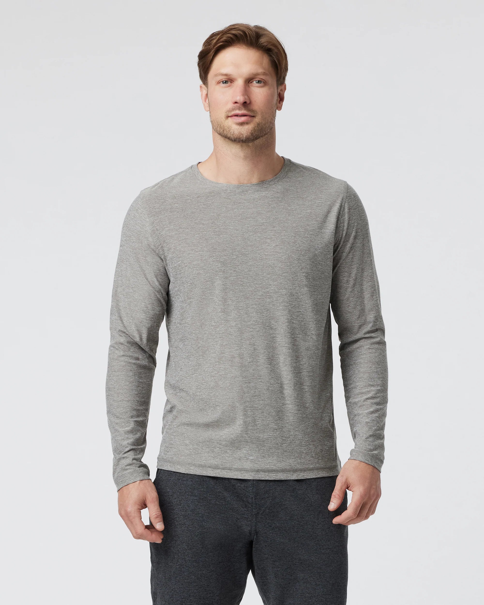 vuori Men's Long Sleeve Strato Tech Tee in Heather Grey