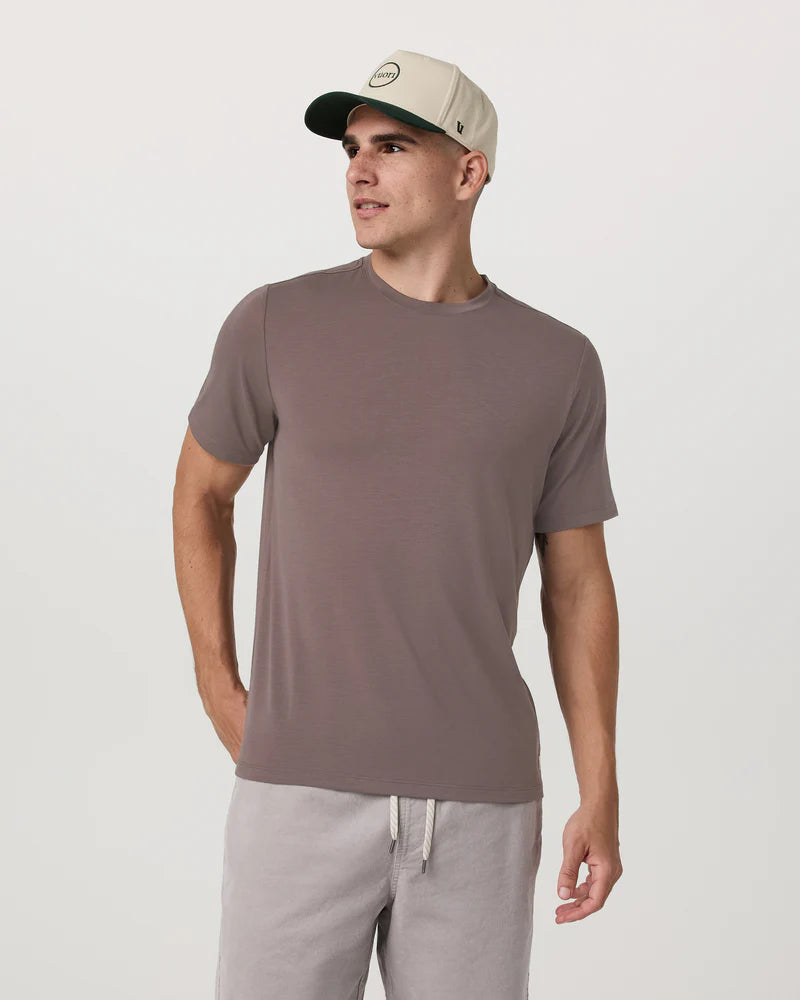 vuori Men's Current Tech Tee in Huckleberry