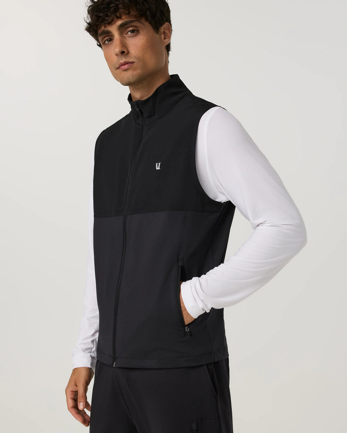 vuori Men's Sunday Element Vest in Black
