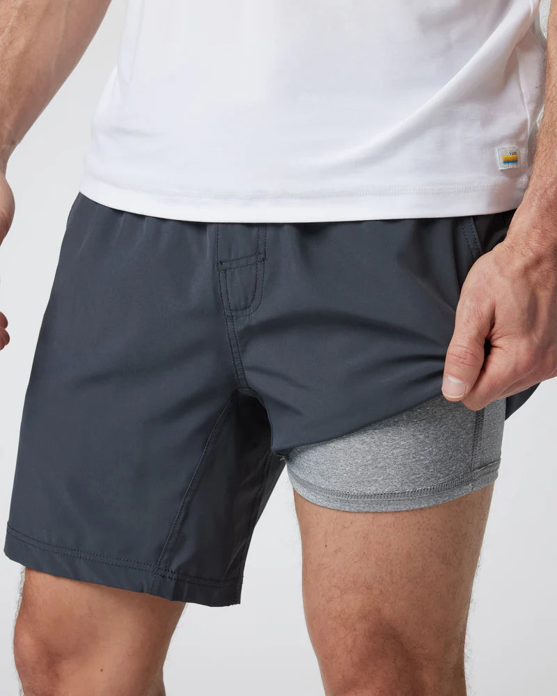 vuori Men's 7" Lined Kore Short in Charcoal
