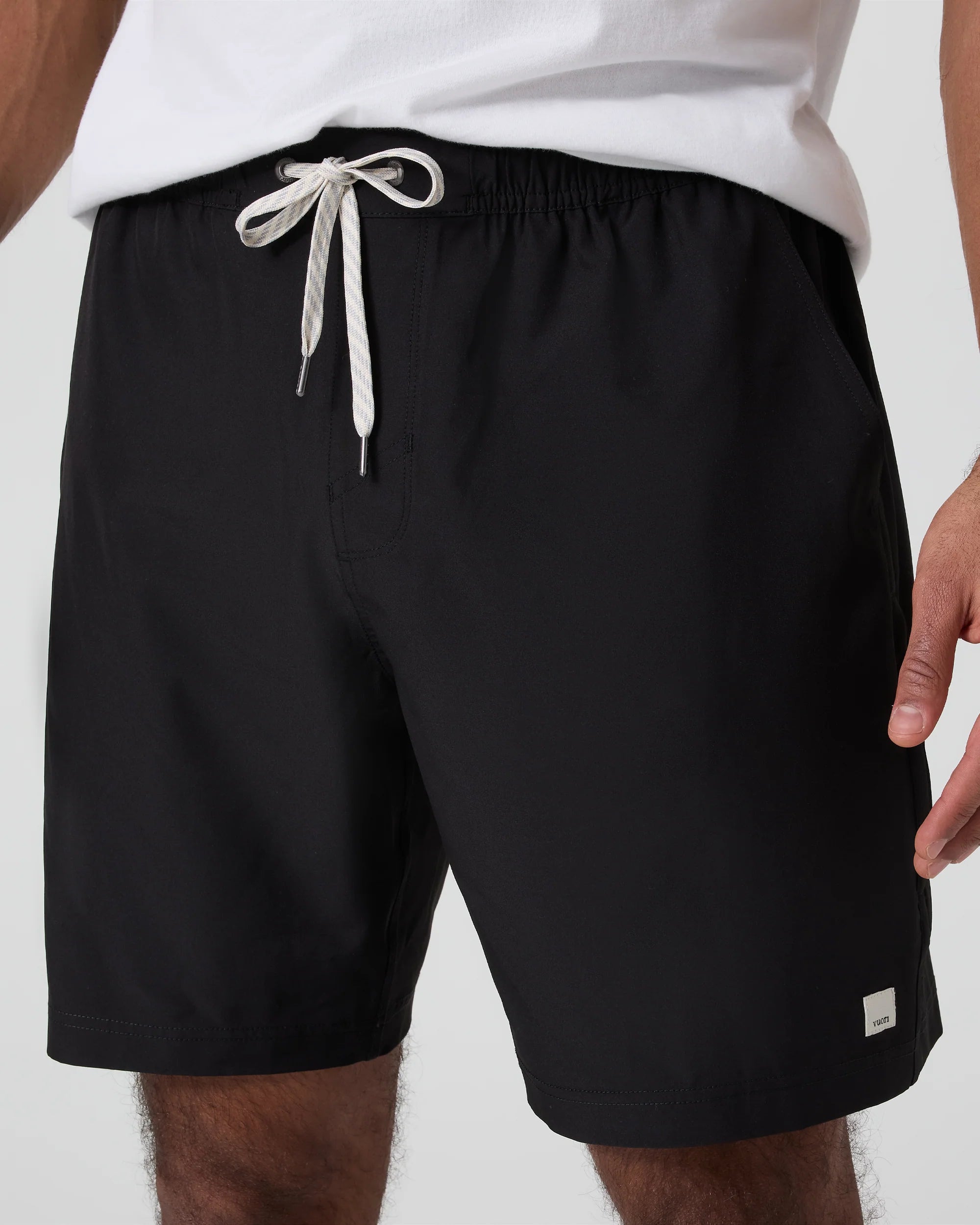 vuori Men's Banks Session Short 7" in Black