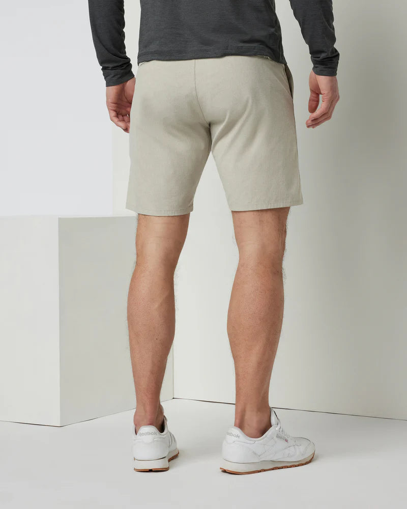vuori Men's Aim Short in Khaki
