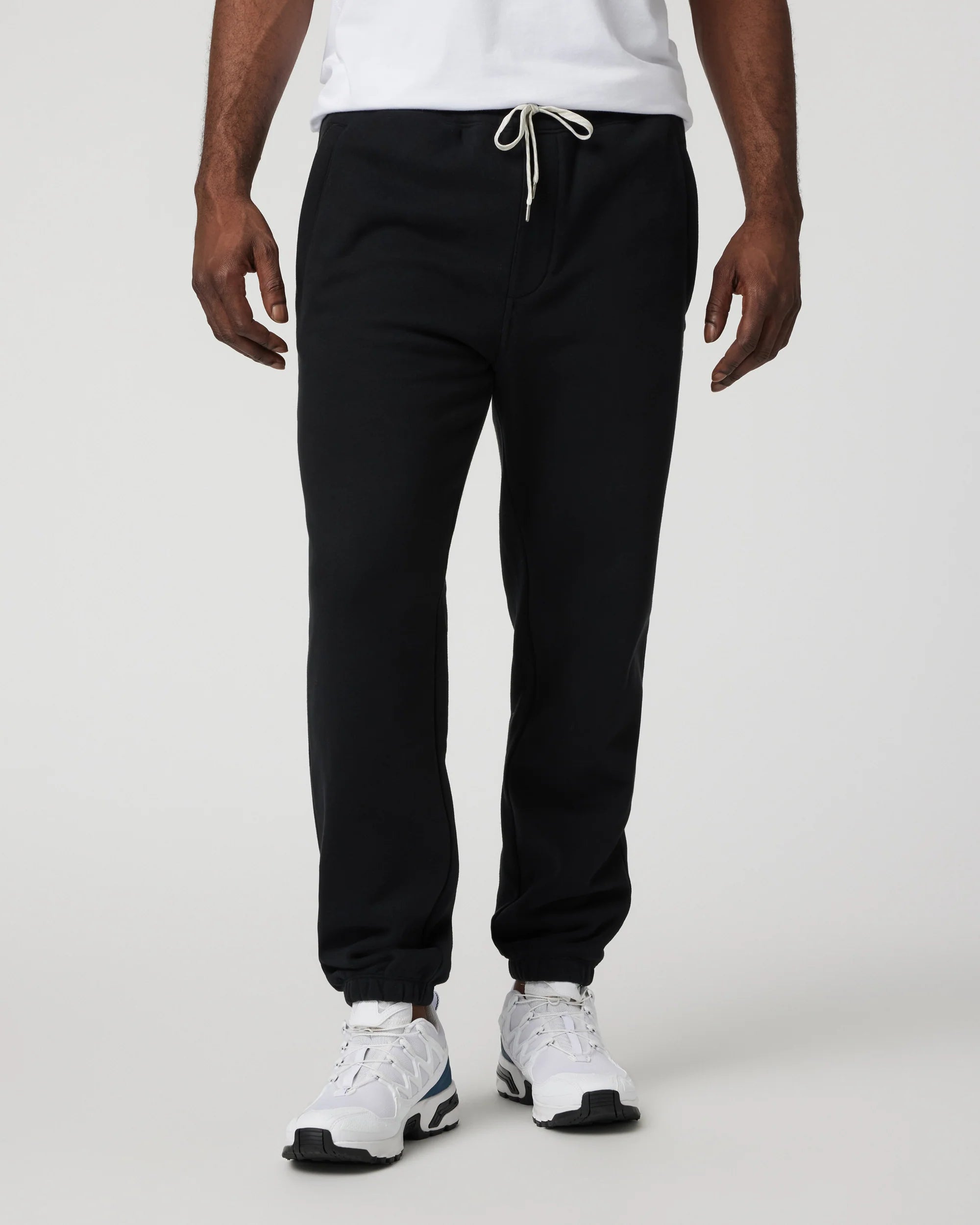 vuori Men's Seaside Sweatpant - Long in Black
