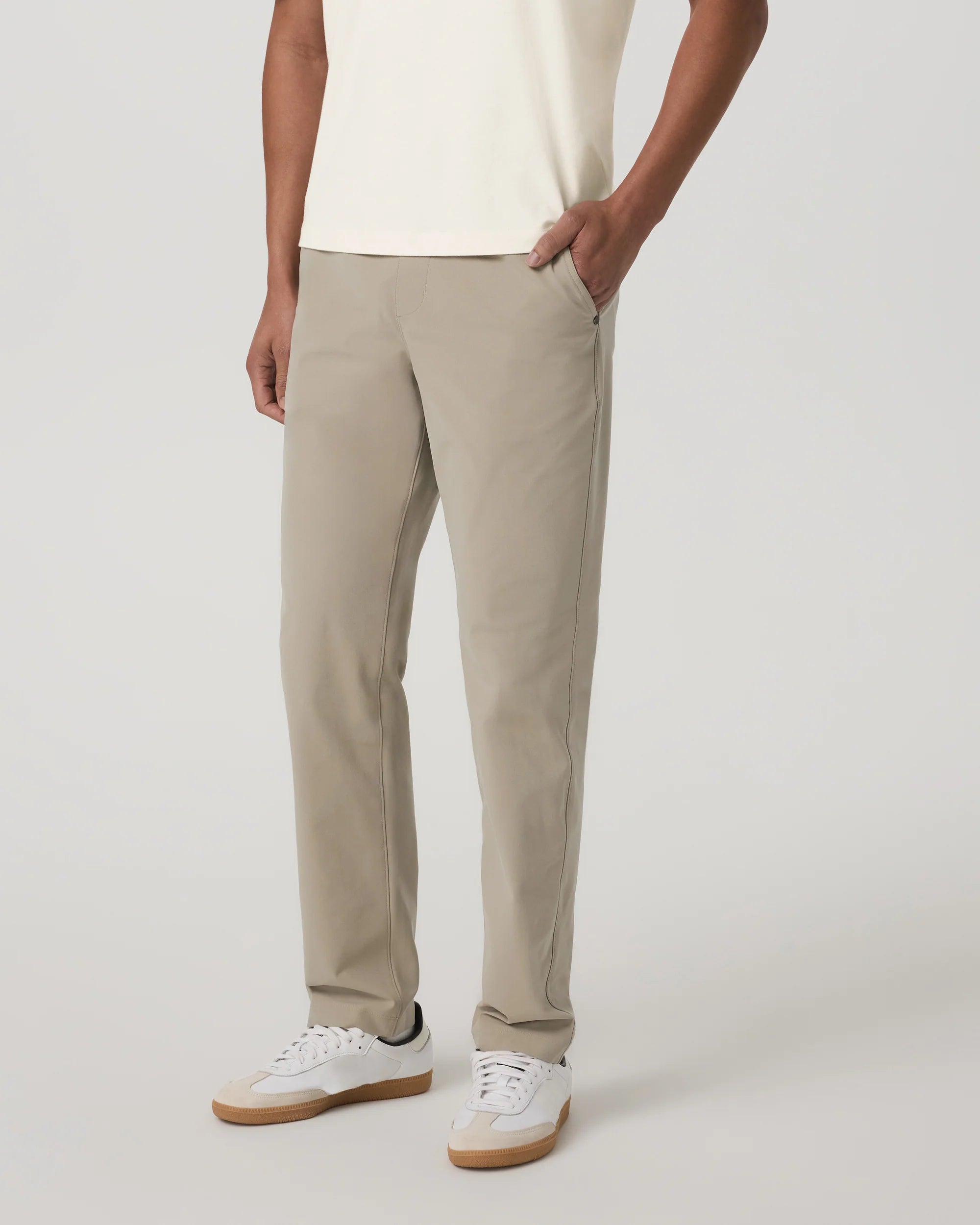 vuori Men's Meta™ Pant Classic Fit 30" in Truffle