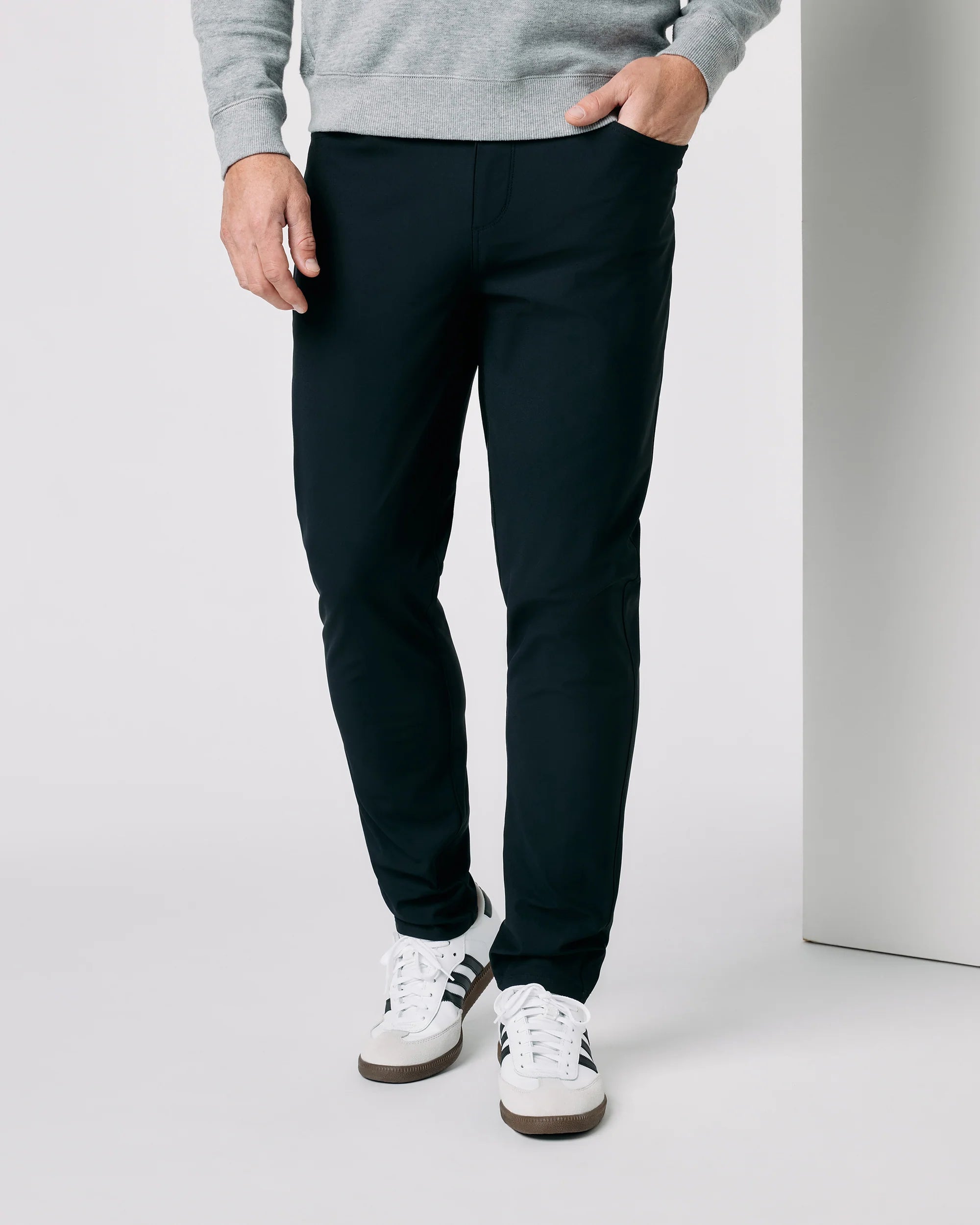 vuori Men's 32" Meta Pant Athletic Slim Fit in Black
