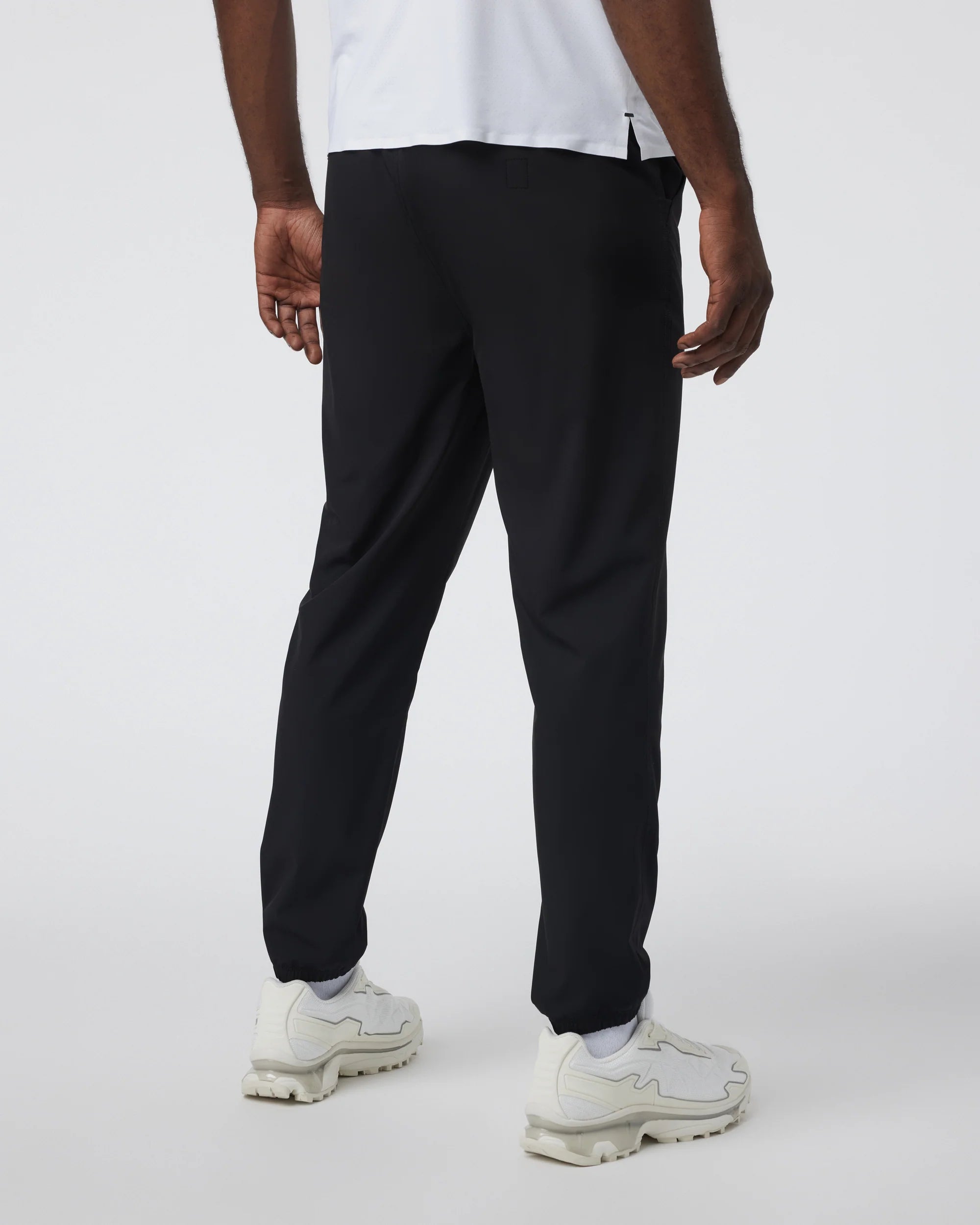 vuori Men's Kore Jogger Lined 28" in Black