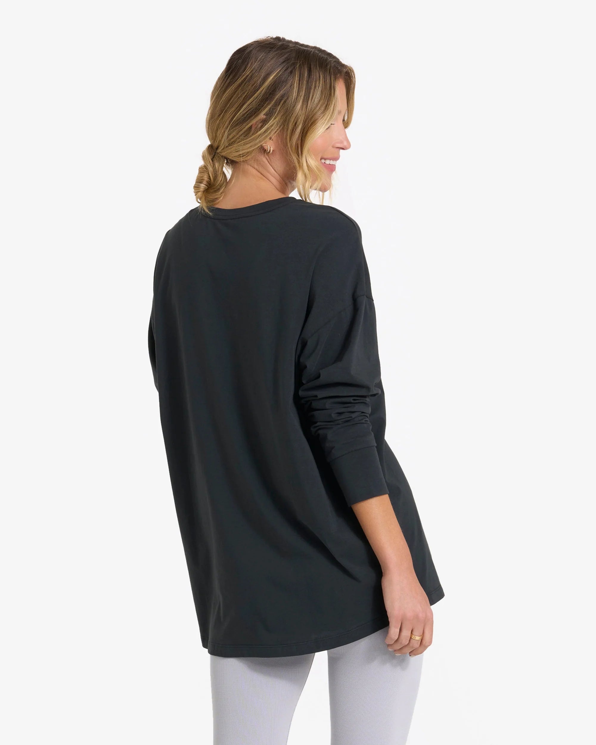 vuori Women's Long-Sleeve Feather Tee in Washed Black