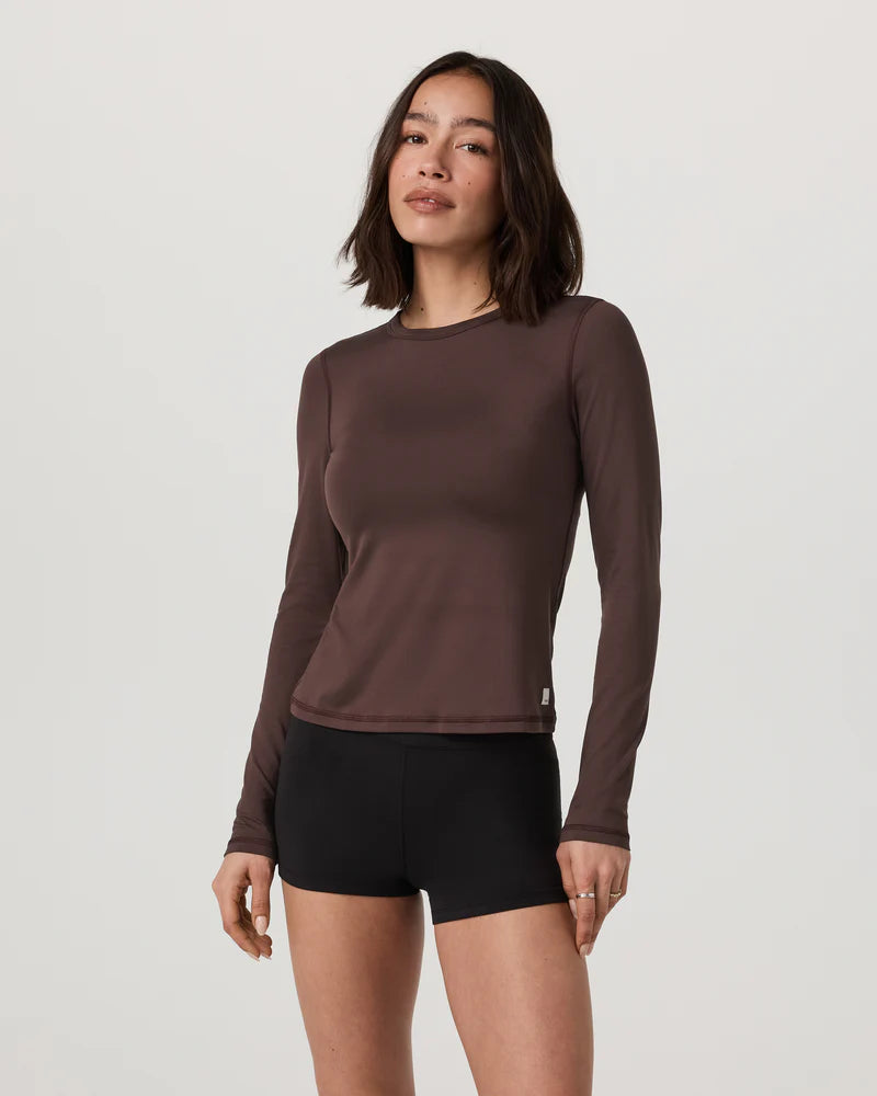 vuori Women's Long Sleeve Lux Crew Tee in Java