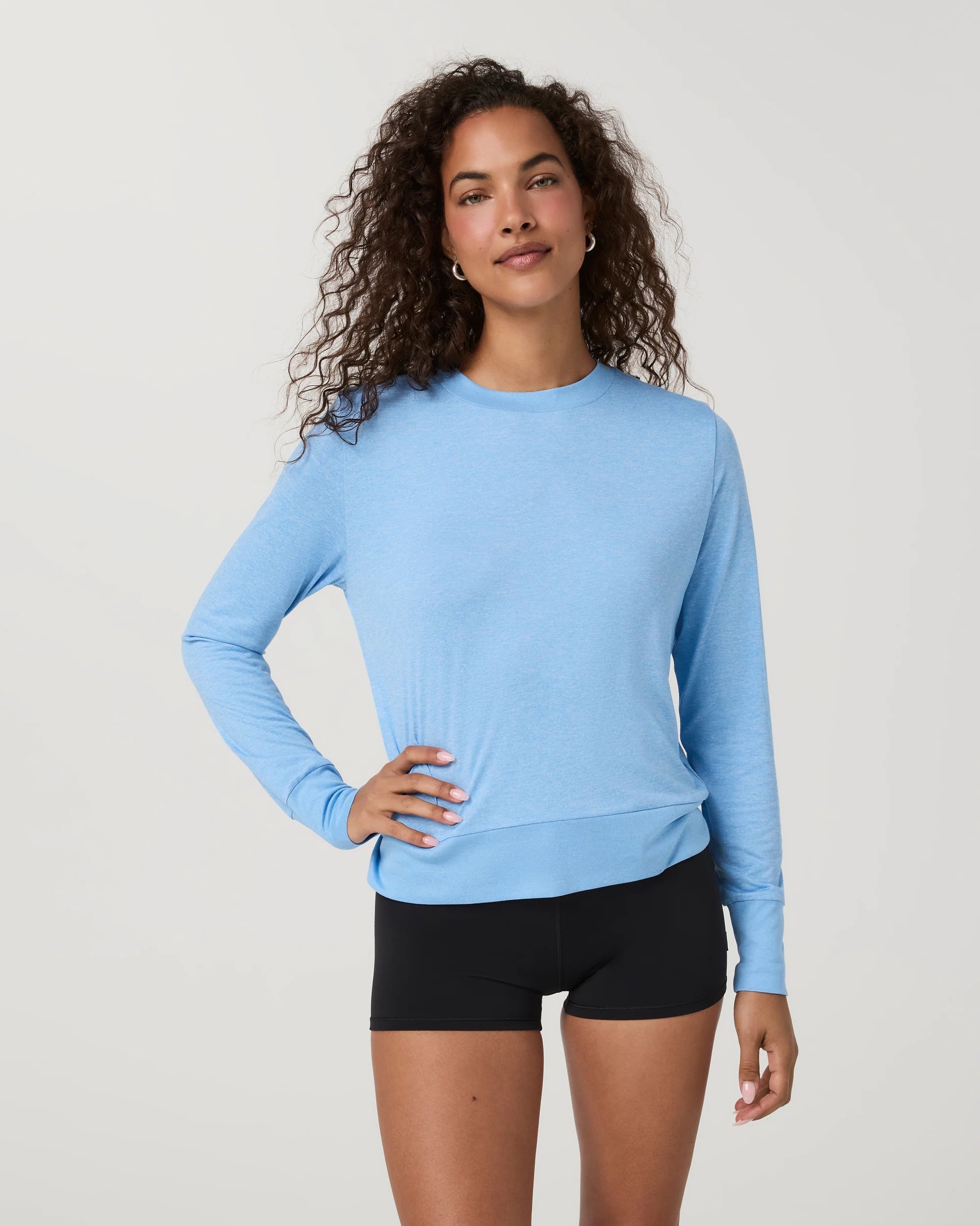 vuori Women's Daydream Crew in Oasis Blue Heather