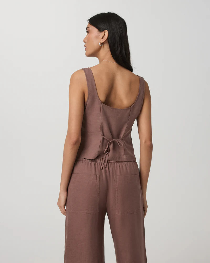 vuori Women's Trestles Twill Button Front Top in Sable