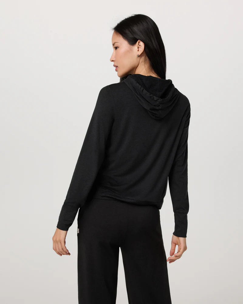 vuori Women's Halo Essential Hoodie in Black Heather