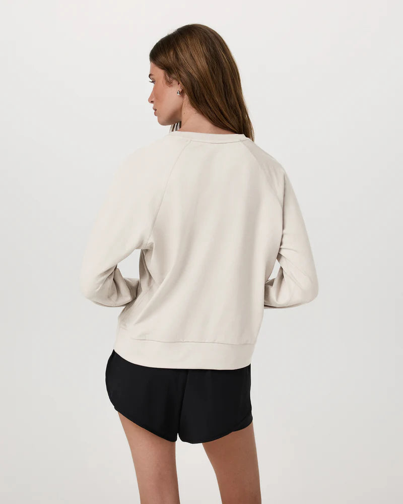vuori Women's Long-Sleeve Halo Crew in Ecru Heather