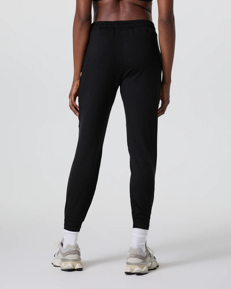 vuori Women's Performance Jogger in Black Heather
