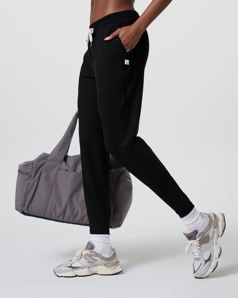 vuori Women's Performance Jogger in Black Heather
