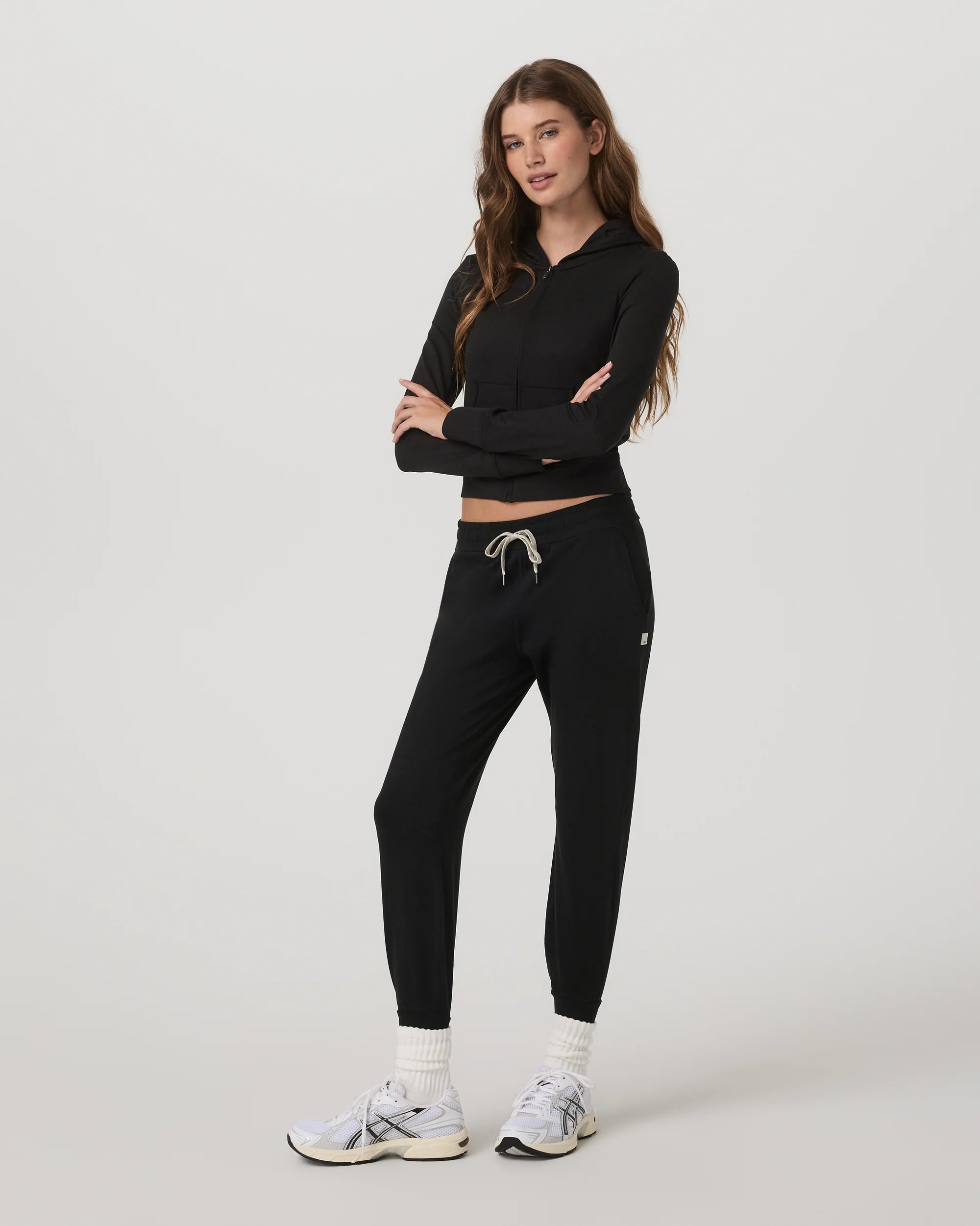 vuori Women's Performance Jogger - Long in Black Heather