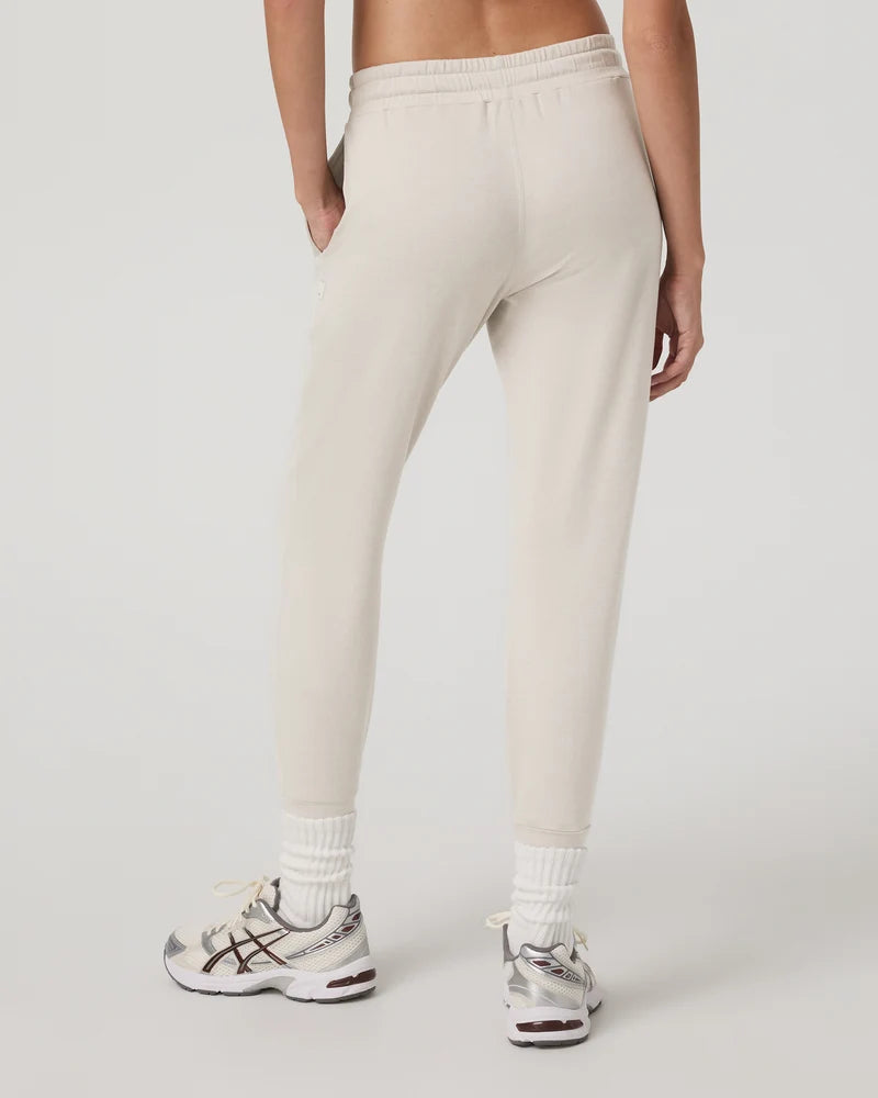 vuori Women's Performance Jogger - Long in Ecru Heather