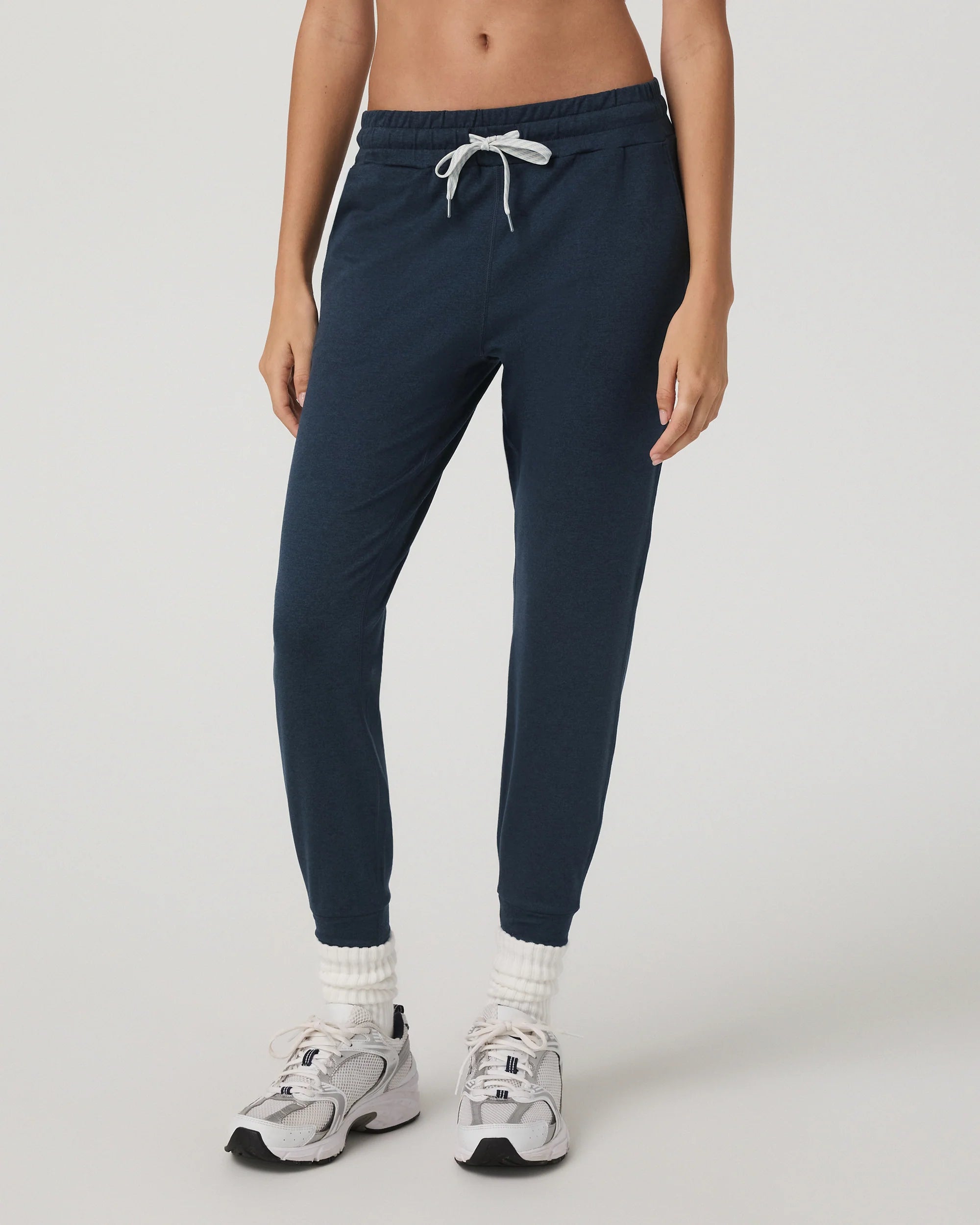 vuori Women's Performance Jogger - Long in Midnight Heather