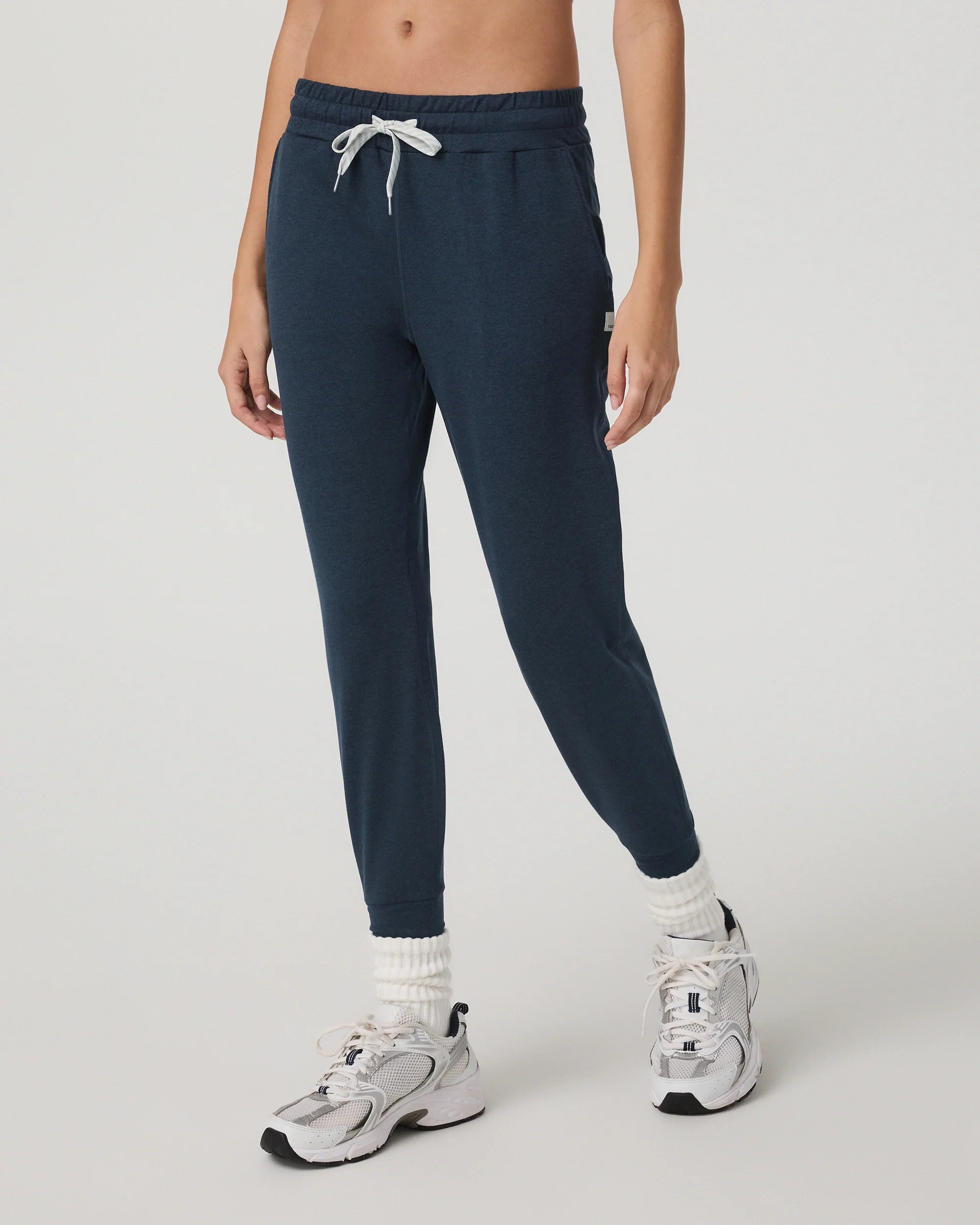 vuori Women's Performance Jogger - Long in Midnight Heather