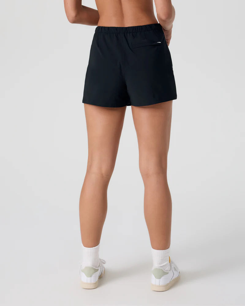 vuori Women's Miles Sport Skirt in Black