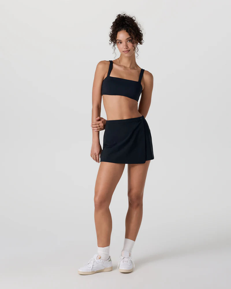 vuori Women's Miles Sport Skirt in Black