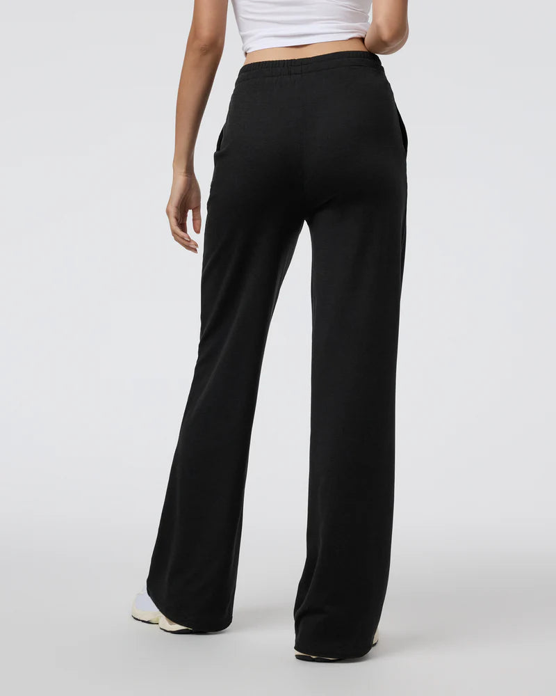 vuori Women's Halo Essential Wideleg Pant in Heather Black