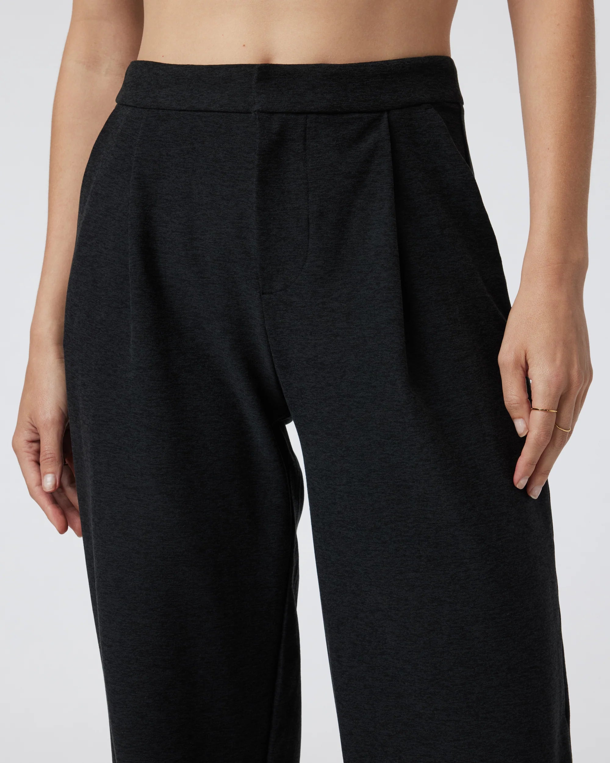 vuori Women's Elevation Trouser in Black Heather