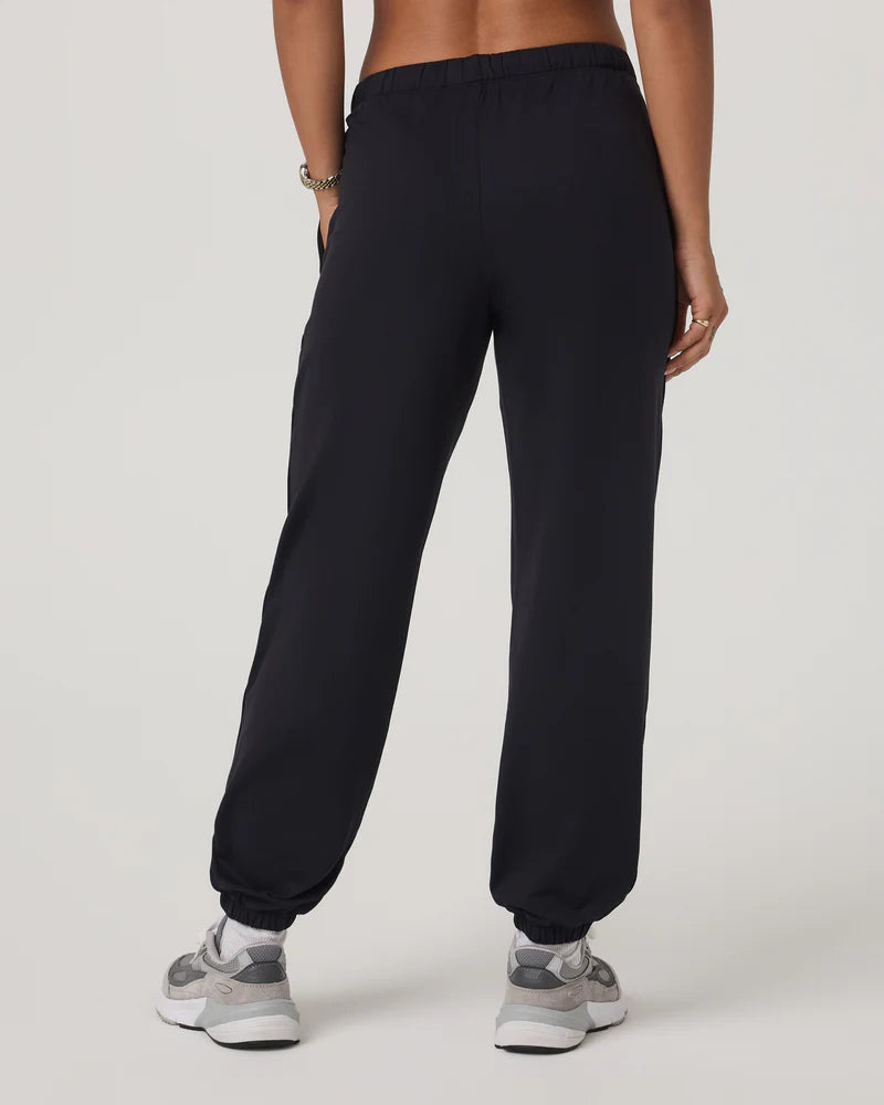vuori Women's Halo Modern Sweatpant in Solid Black