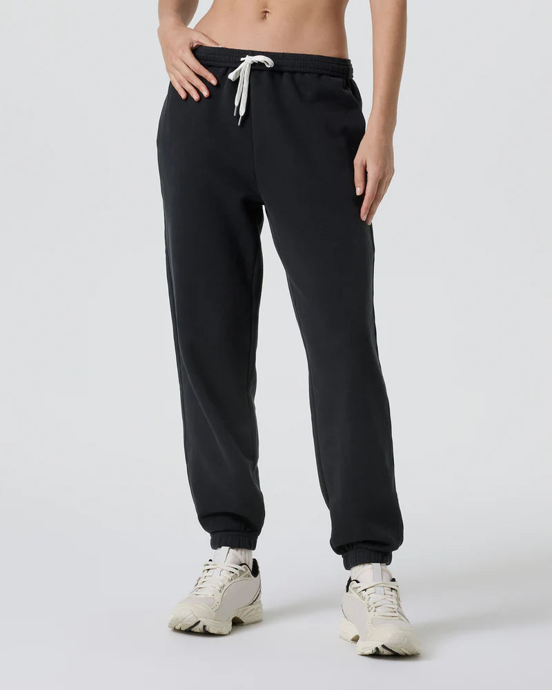 vuori Women's Sedona Sweatpant in Black
