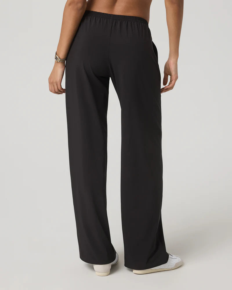 vuori Women's Villa Everyday Wideleg Pant in Black