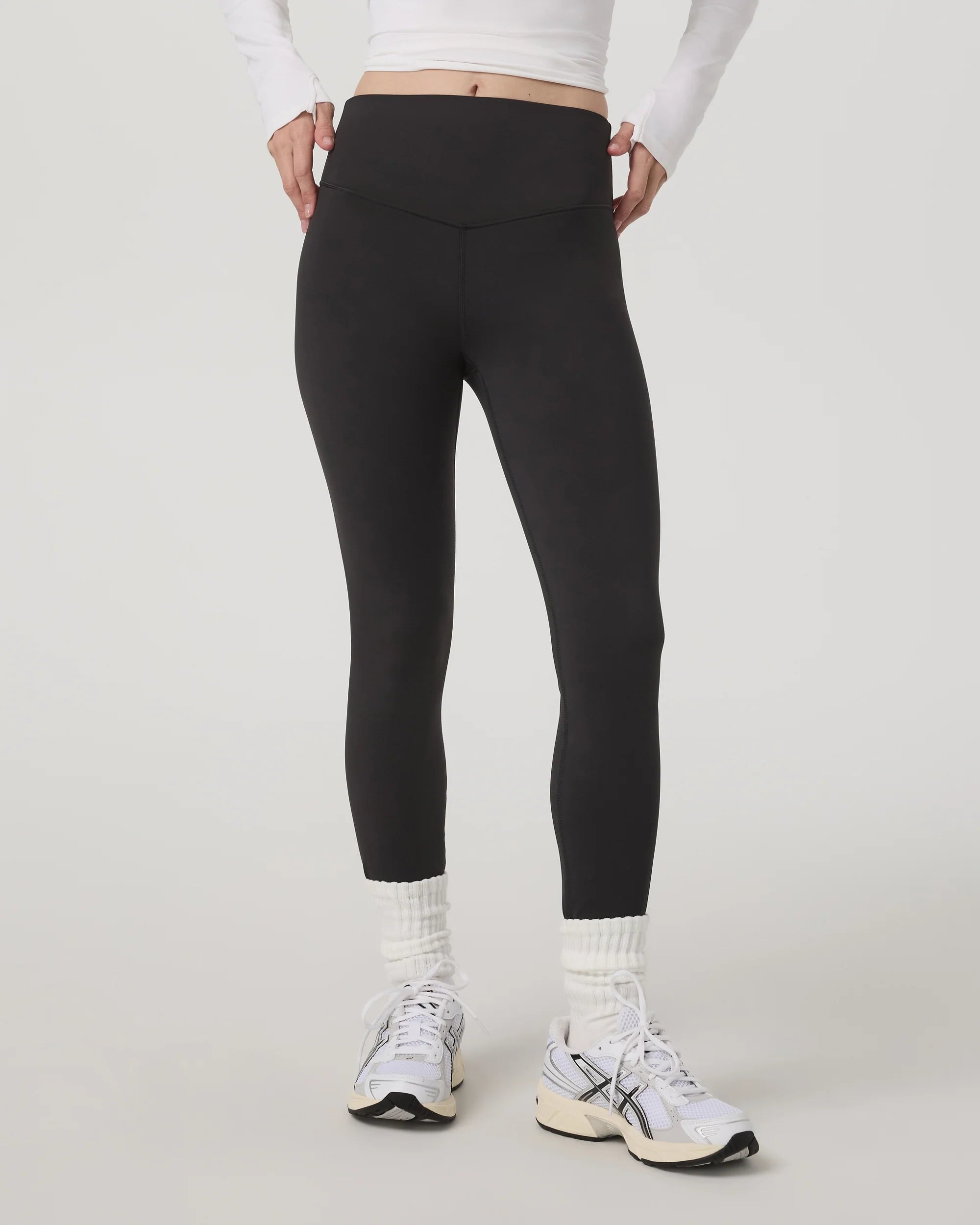 vuori Women's Chilled Out Legging in Washed Black