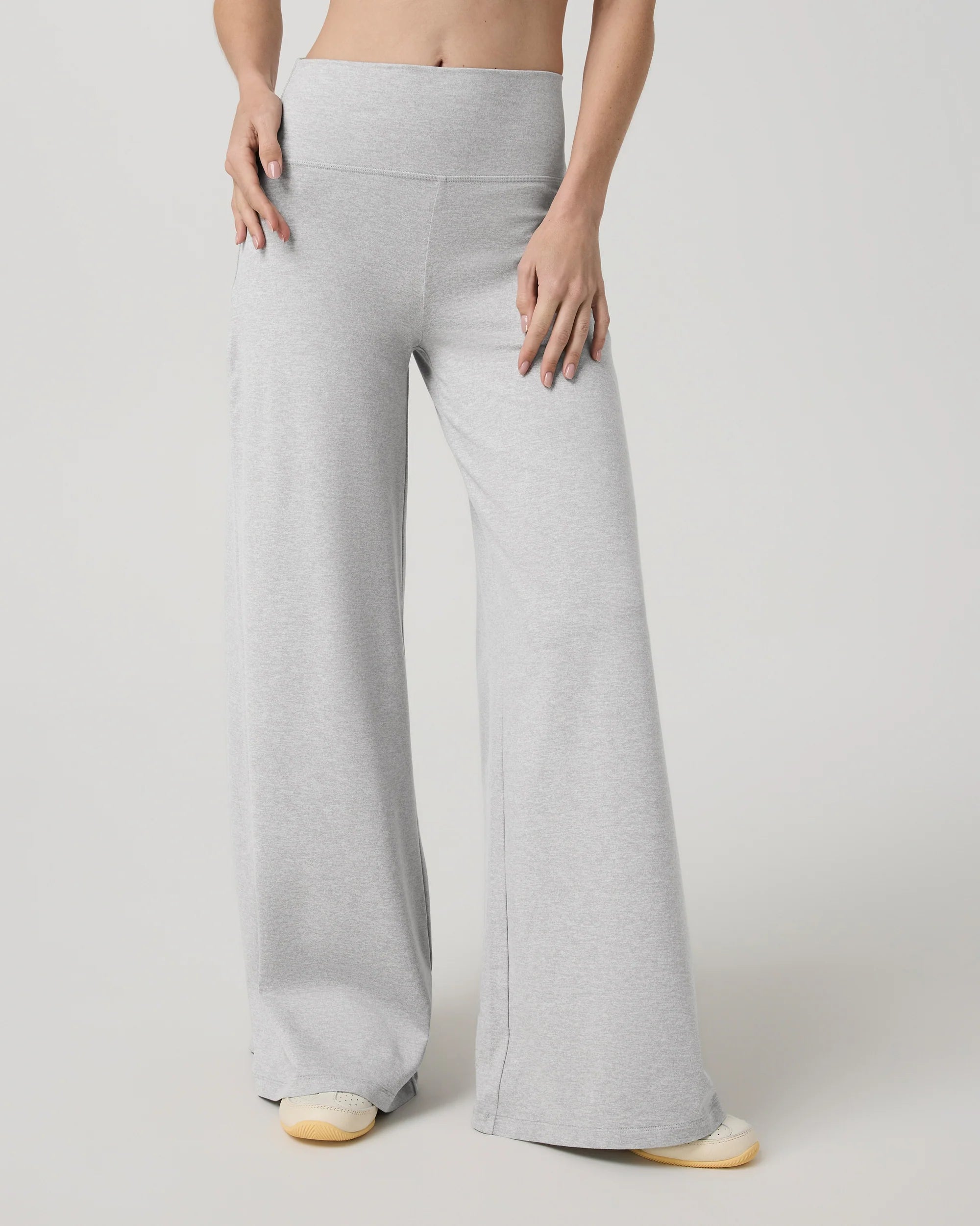 vuori Women's Halo Easy Wideleg Pant in Pale Grey Heather