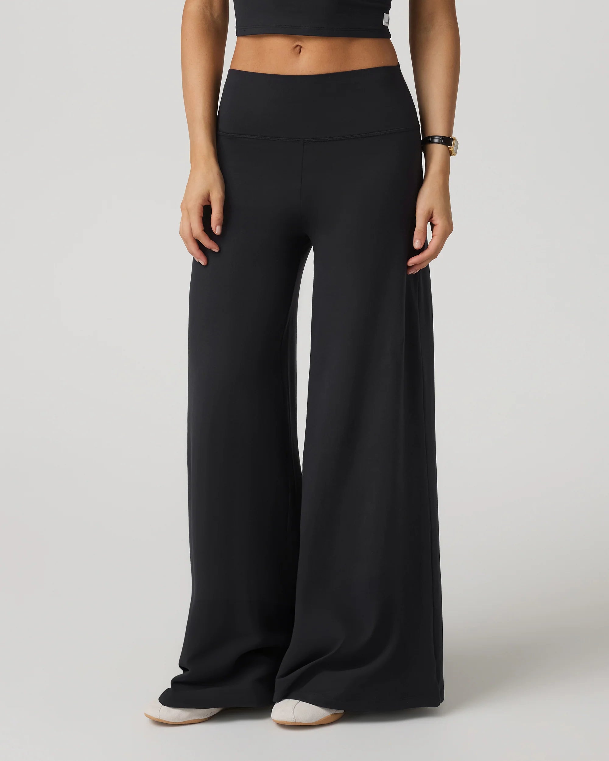 vuori Women's Halo Easy Wideleg Pant in Solid Black