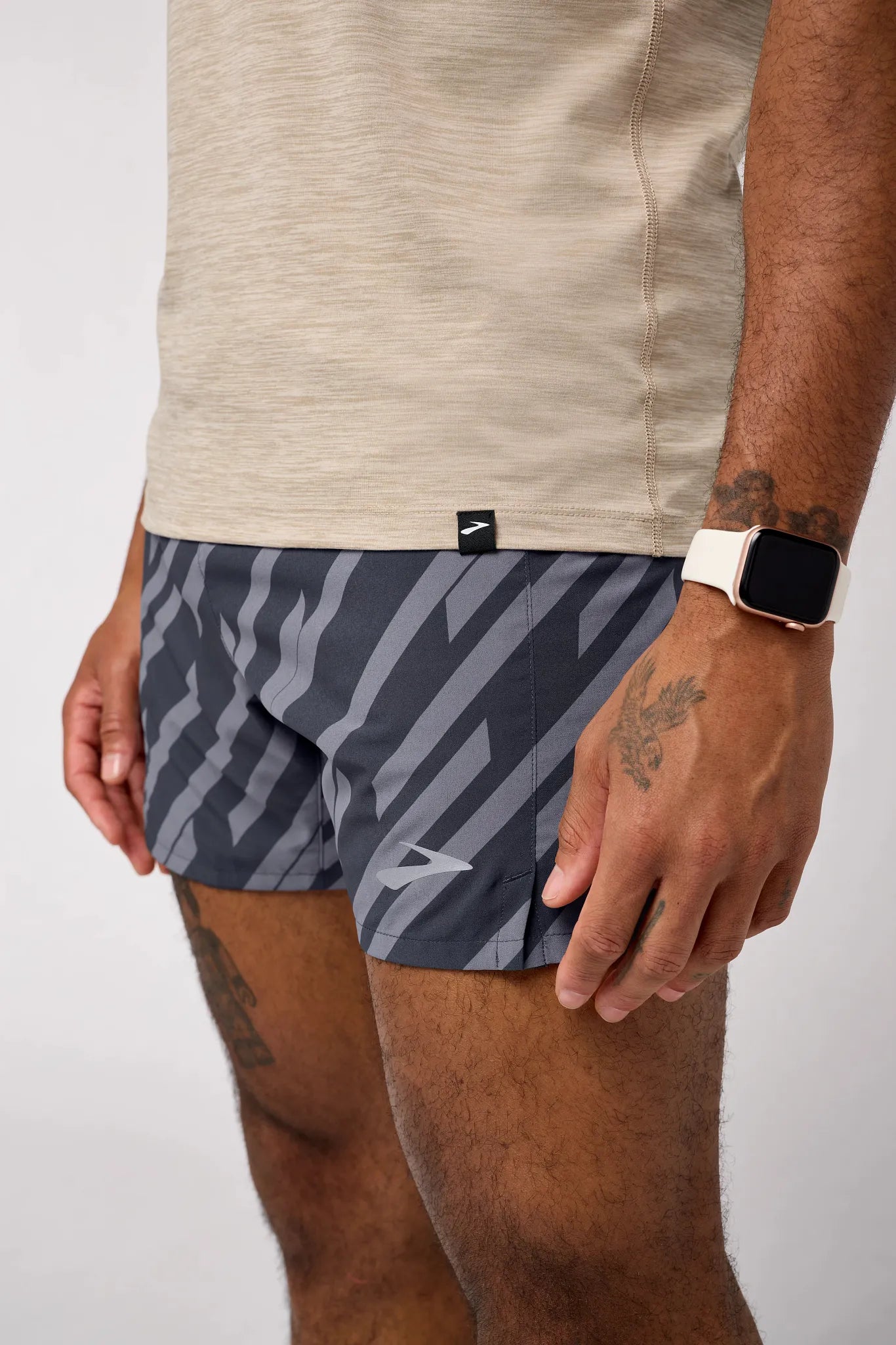 Men's Brooks Luxe Short Sleeve in Heather Sand Dune