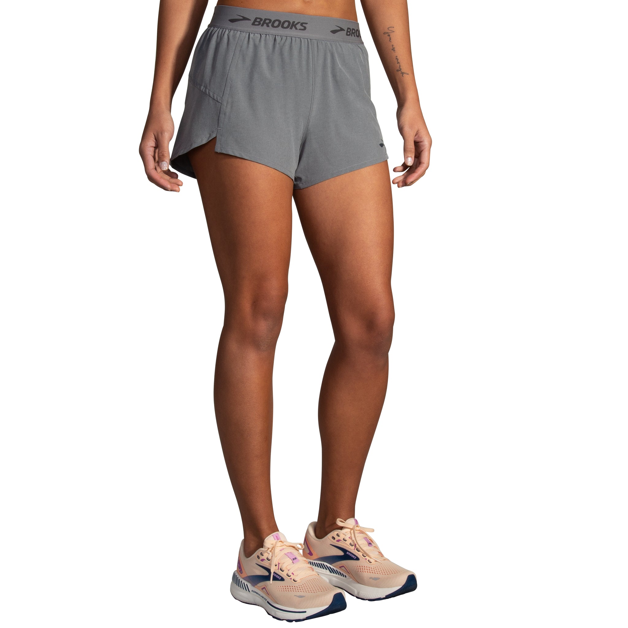 Women's Brooks Chaser 3" Short in Heather Charcoal