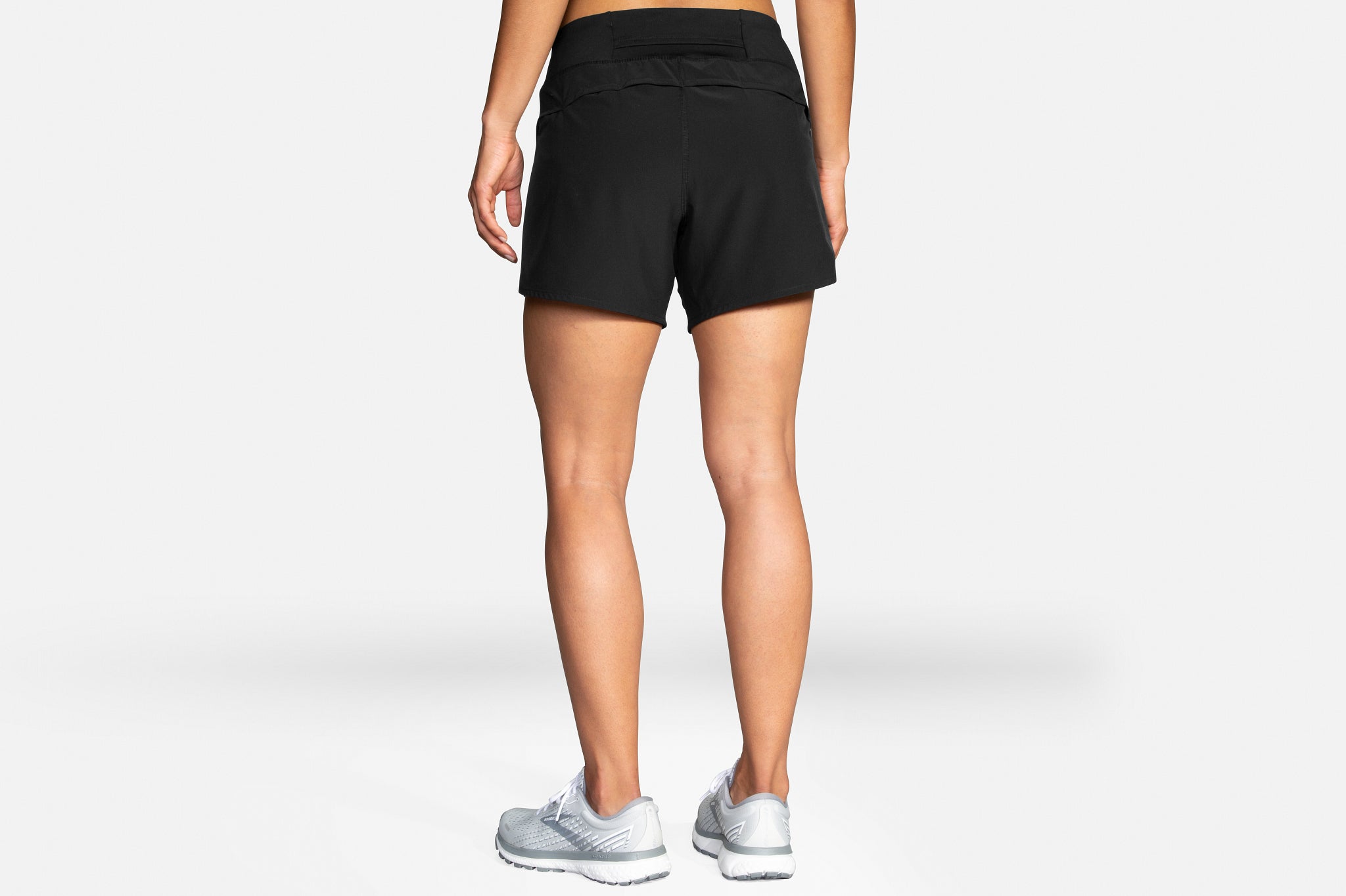 Women's Brooks Chaser 5" Short in Black