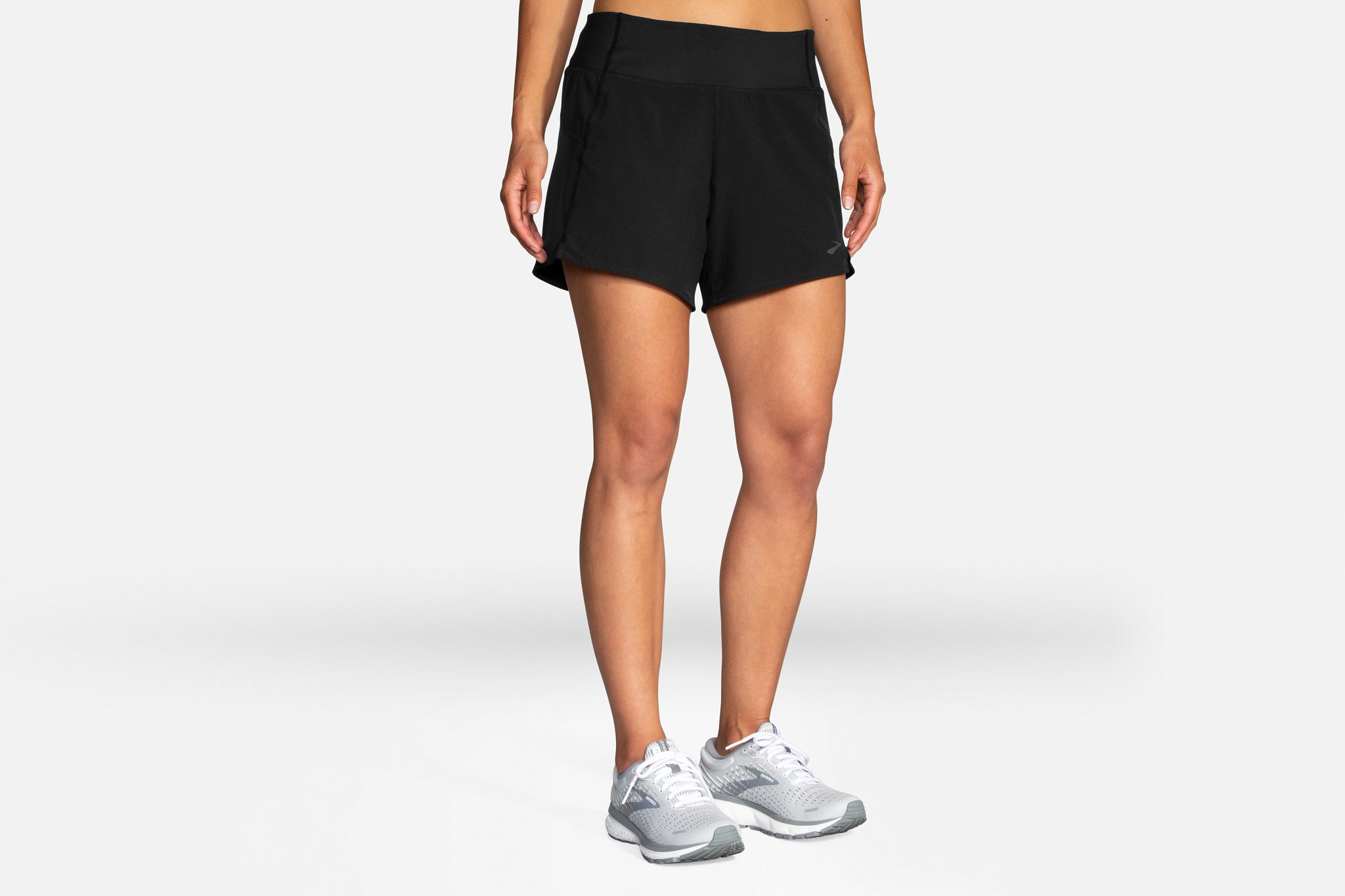 Women's Brooks Chaser 5" Short in Black