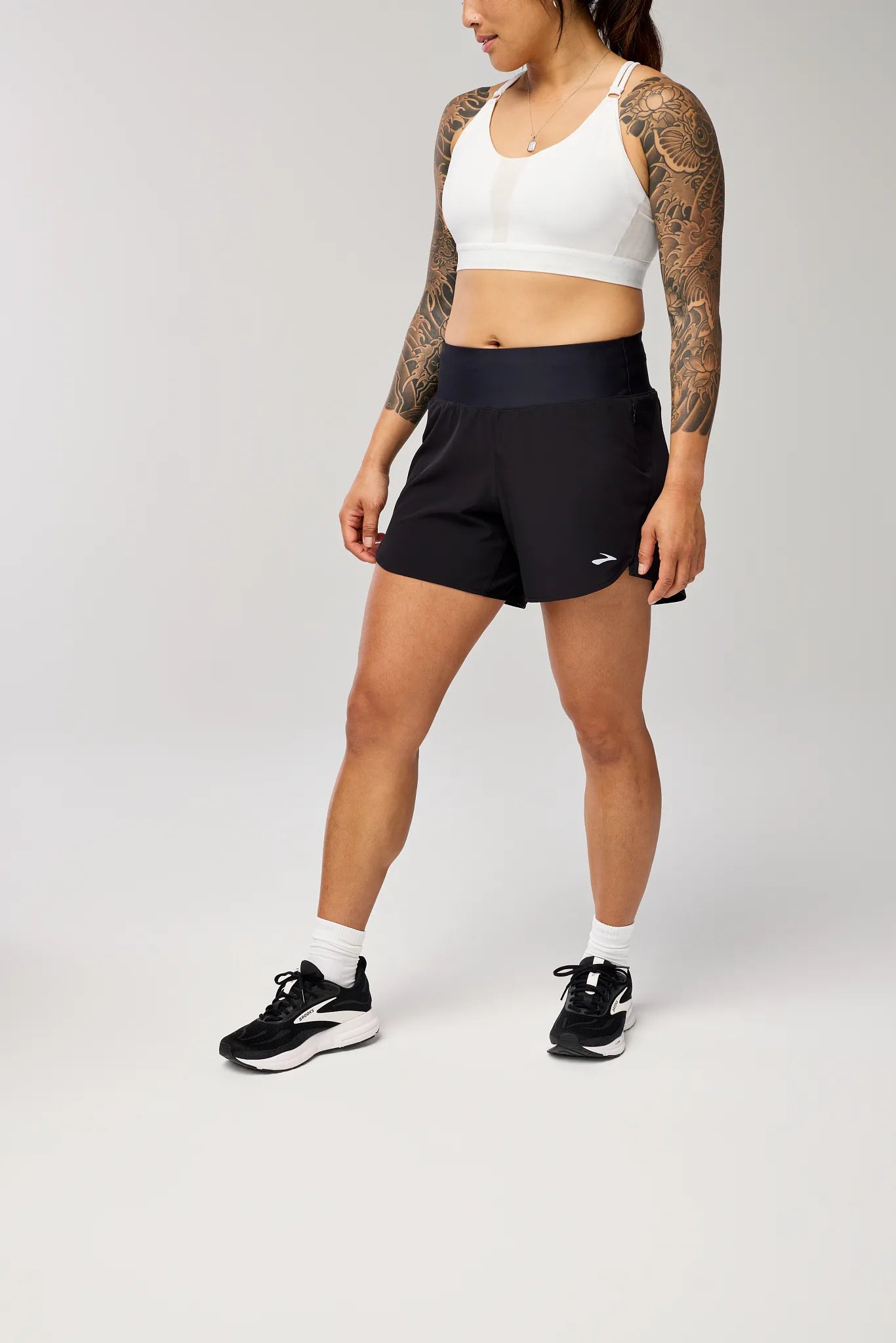 Women's Brooks Chaser 5" Short 2.0 in Black