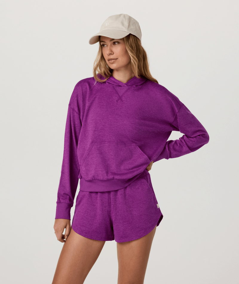 vuori Women's Halo Modern Pullover Hoodie in Magenta Heather