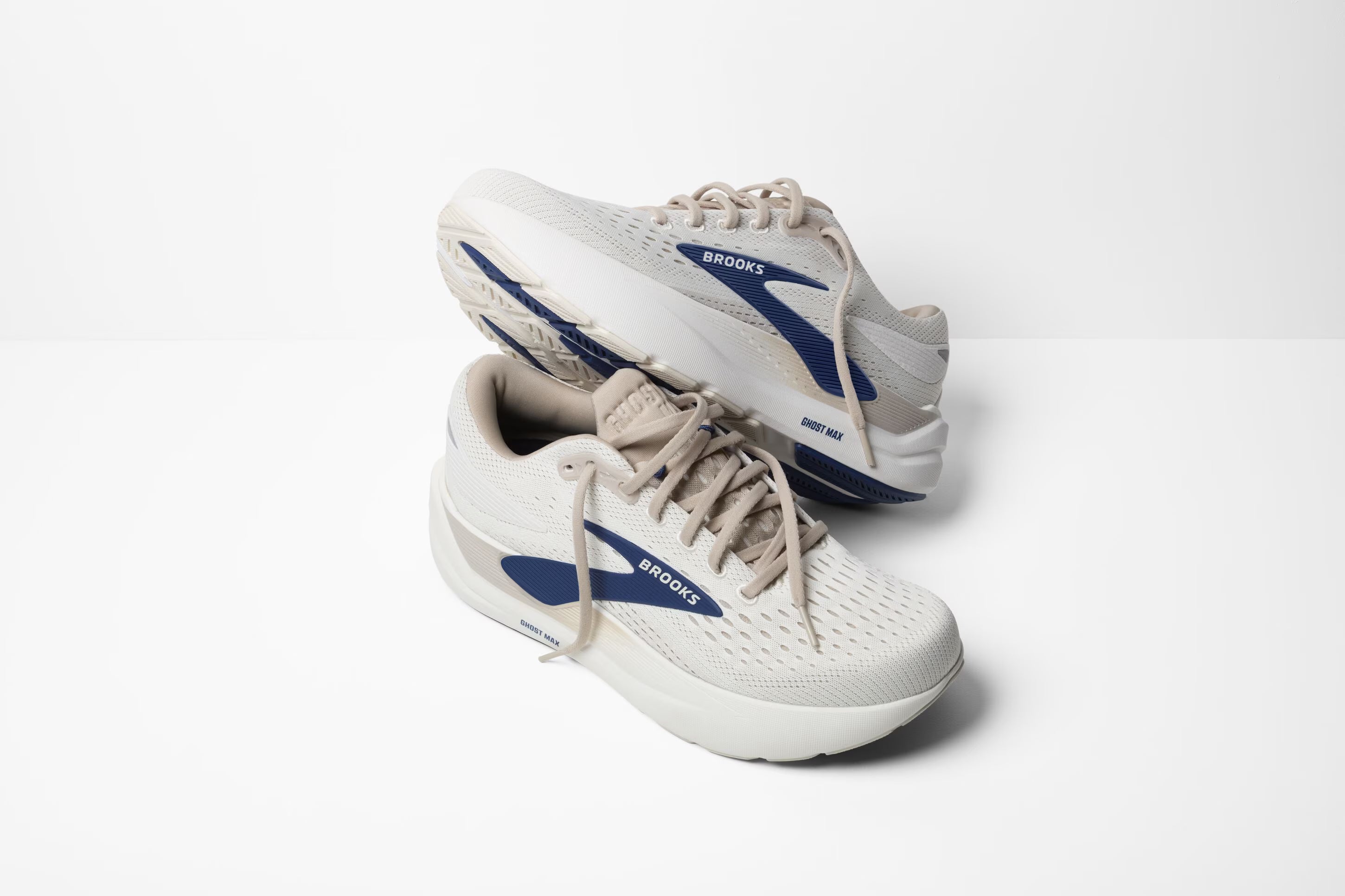 Men's Brooks Ghost Max 3 Road Running Shoe in Coconut/Chateau/Navy