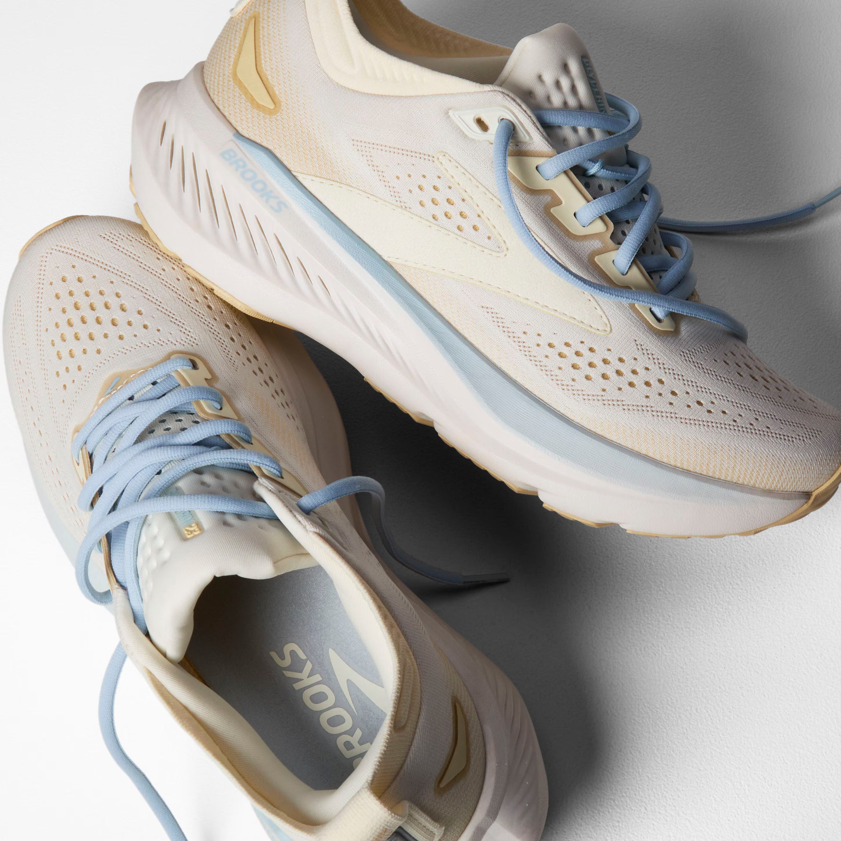 Women's Brooks Running Glycerin 23 Road Running Shoe in Coconut/Sand/Skyway