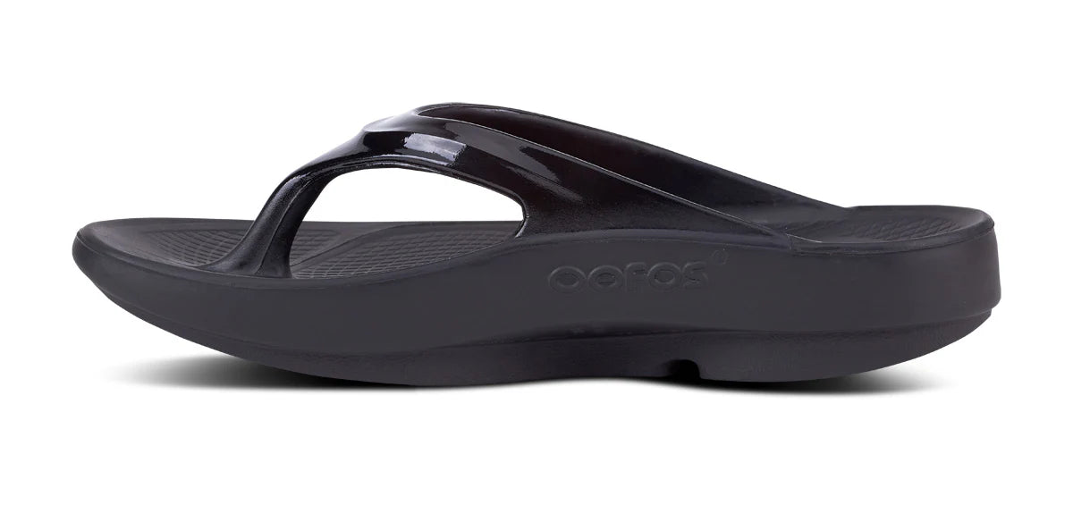 Oofos Women's OOlala Recovery Sandal in Black