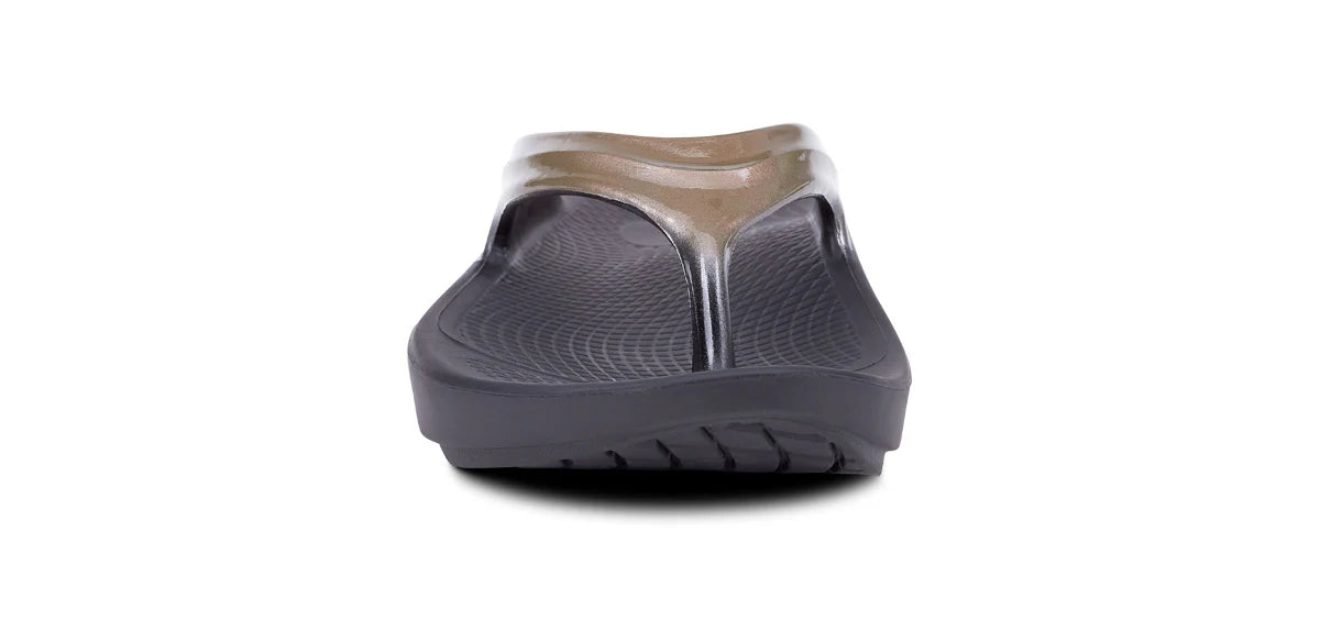 Oofos Women's Luxe Sandal in Latte