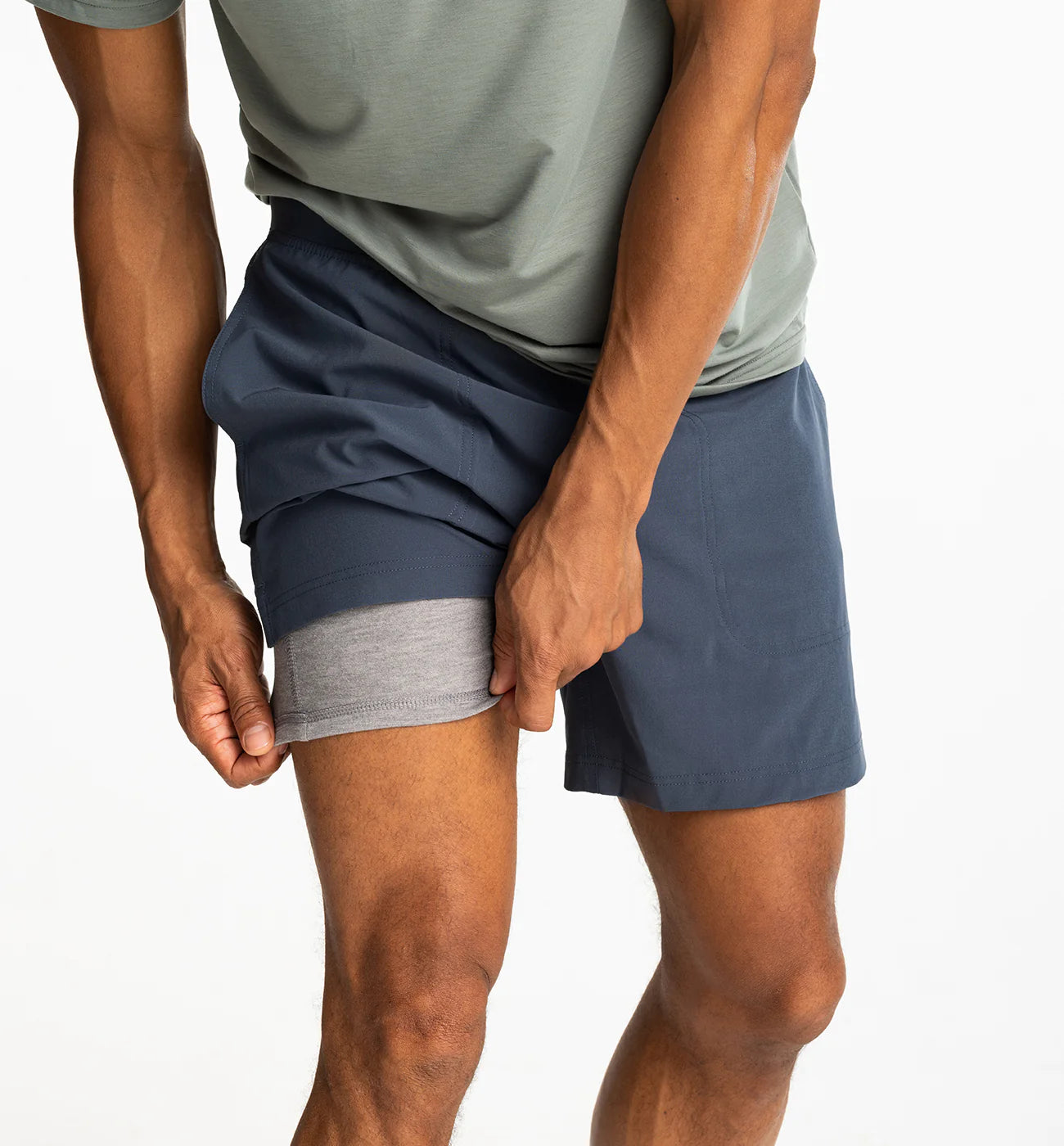 Free Fly Men's Lined Active Breeze Short 5.5 in Blue Dusk II