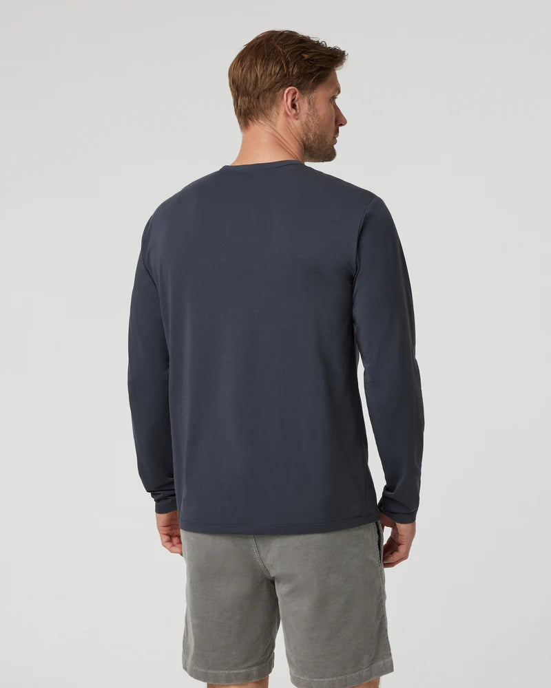 vuori Men's Long Sleeve Feather Tee in Navy