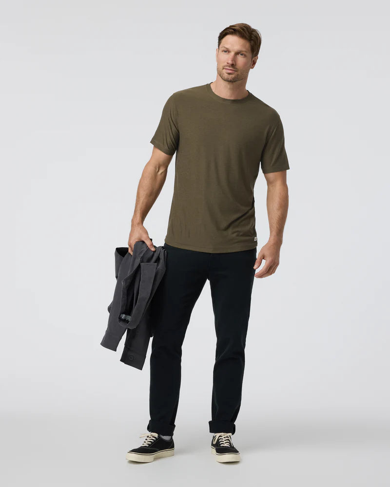 vuori Men's Strato Tech Tee in  Moss Green Heather